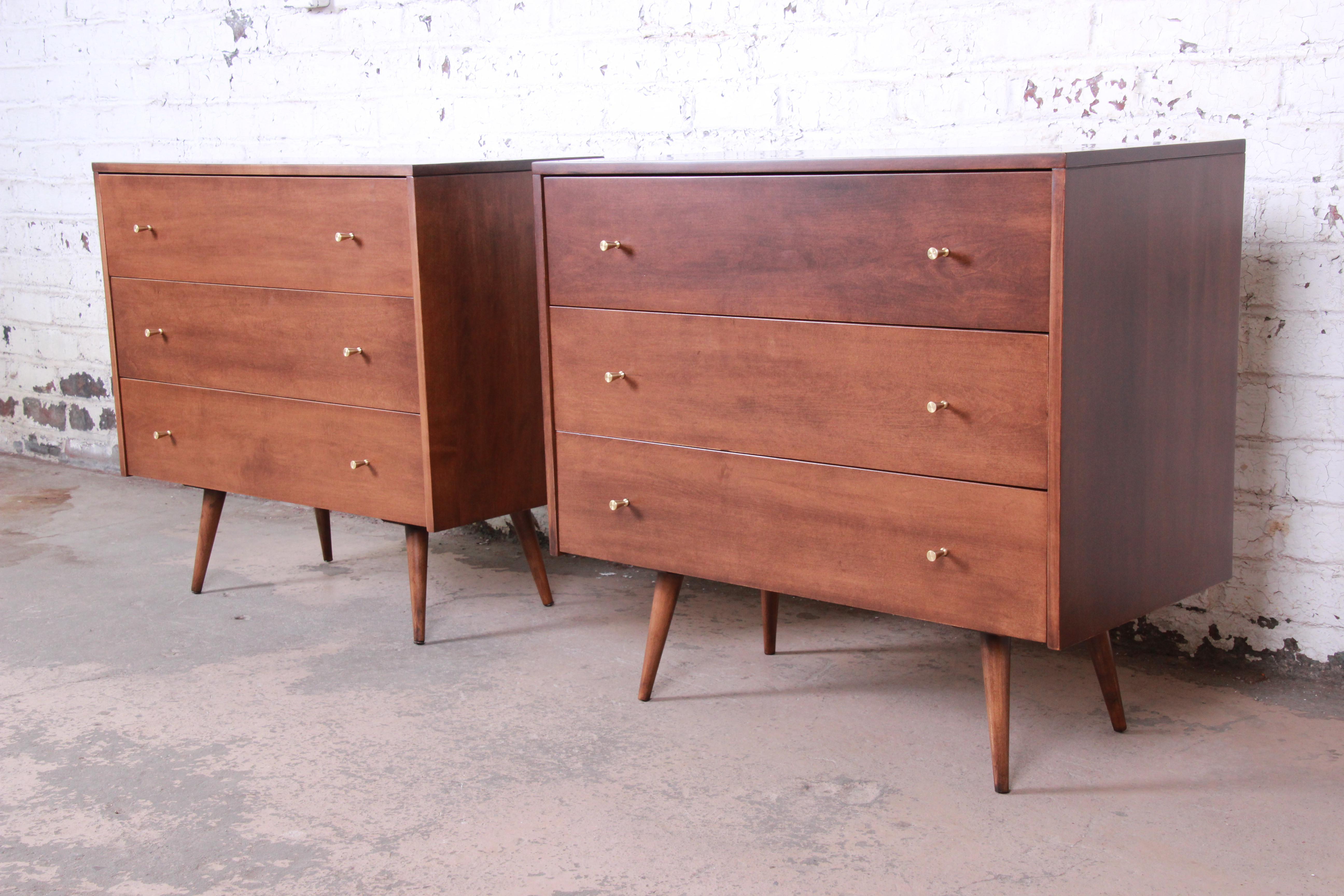 A stunning pair of Mid-Century Modern three-drawer bachelor chests or bedside tables designed by Paul McCobb for his Planner Group line for Winchendon Furniture. The chests feature beautiful wood grain with solid birch construction and McCobb's