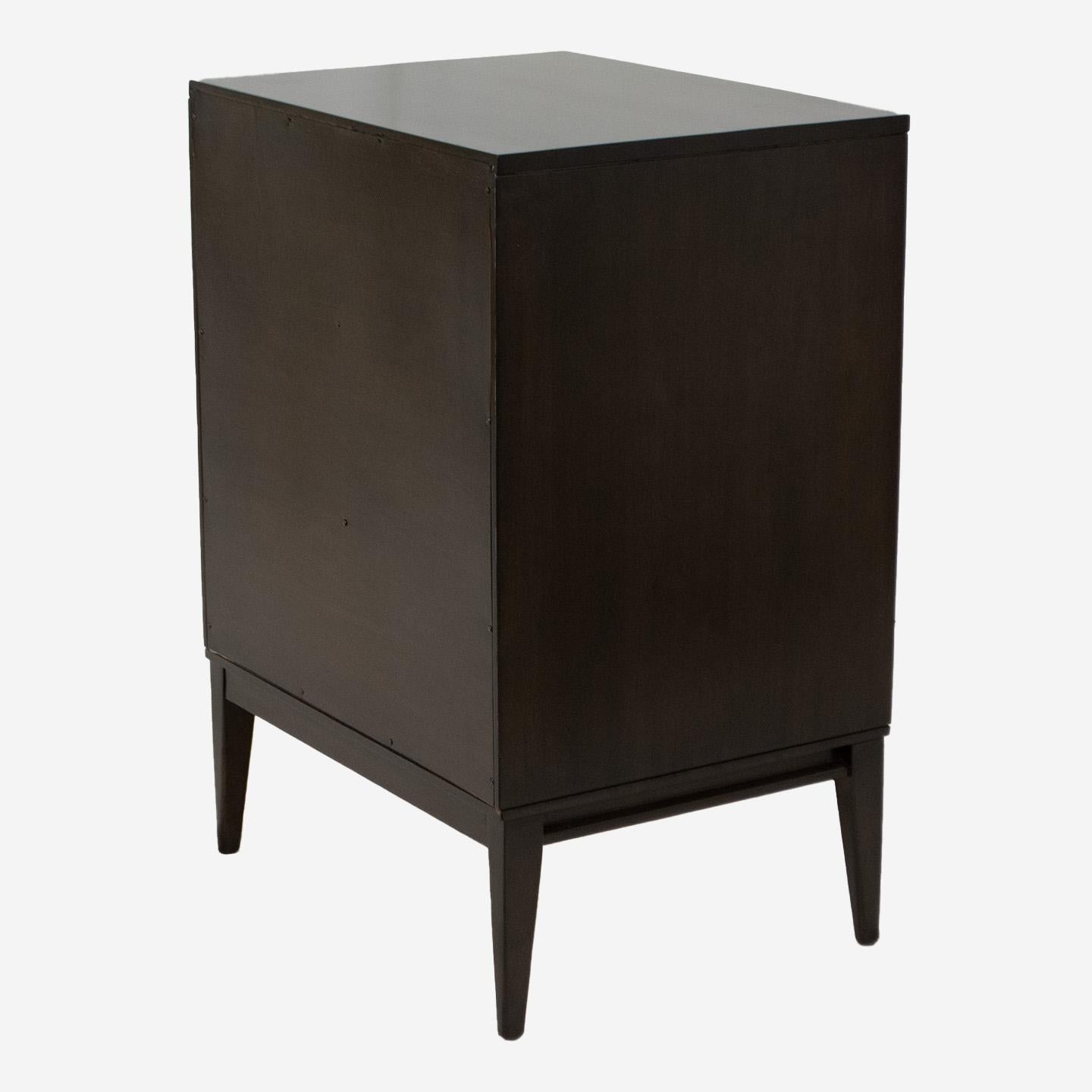 Pair of Paul McCobb Planner Group Three-Drawer Tall Night Stands (Mitte des 20. Jahrhunderts) im Angebot