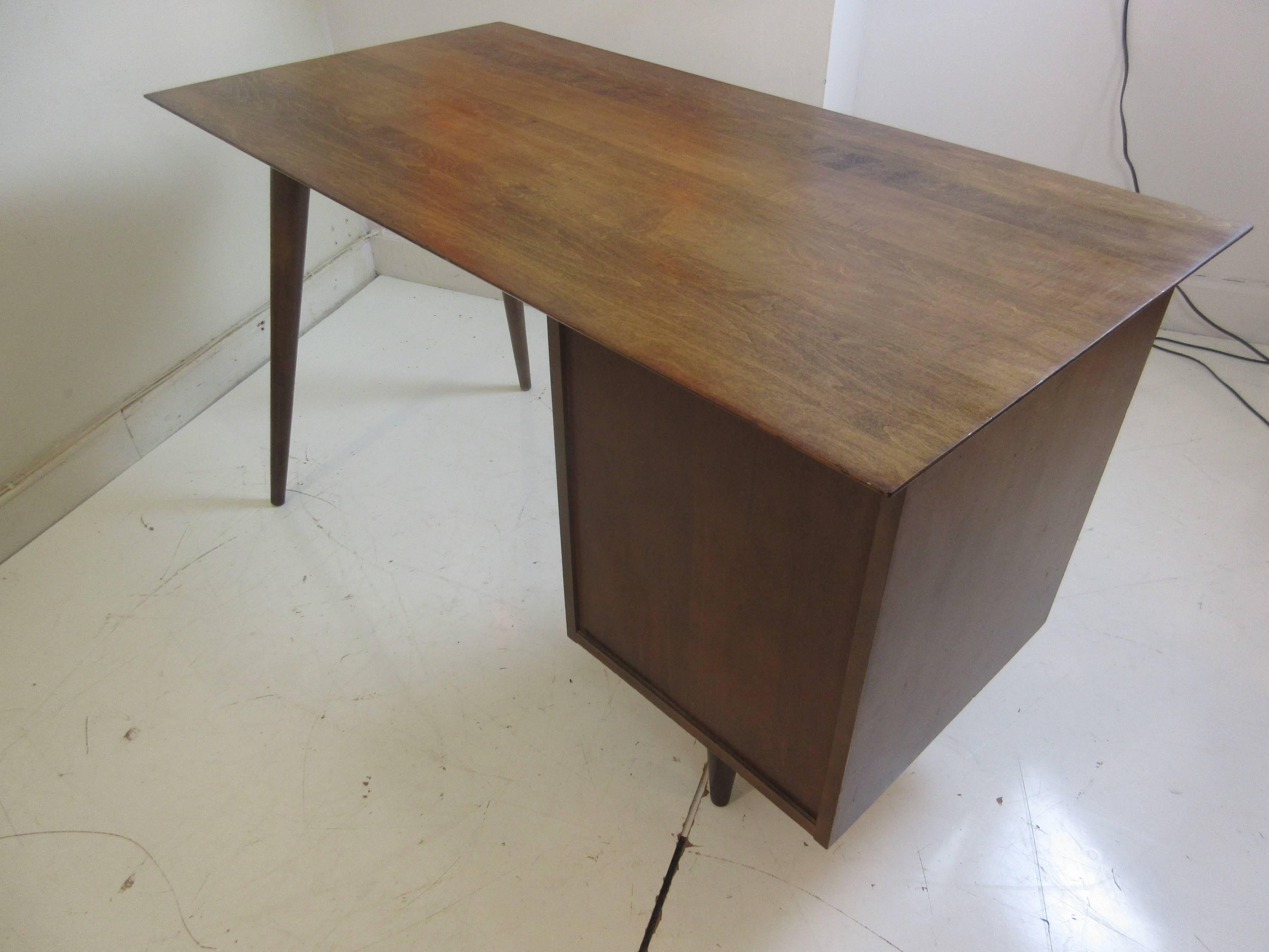Paul McCobb Planner Group Walnut Desk and Chair In Excellent Condition In Philadelphia, PA