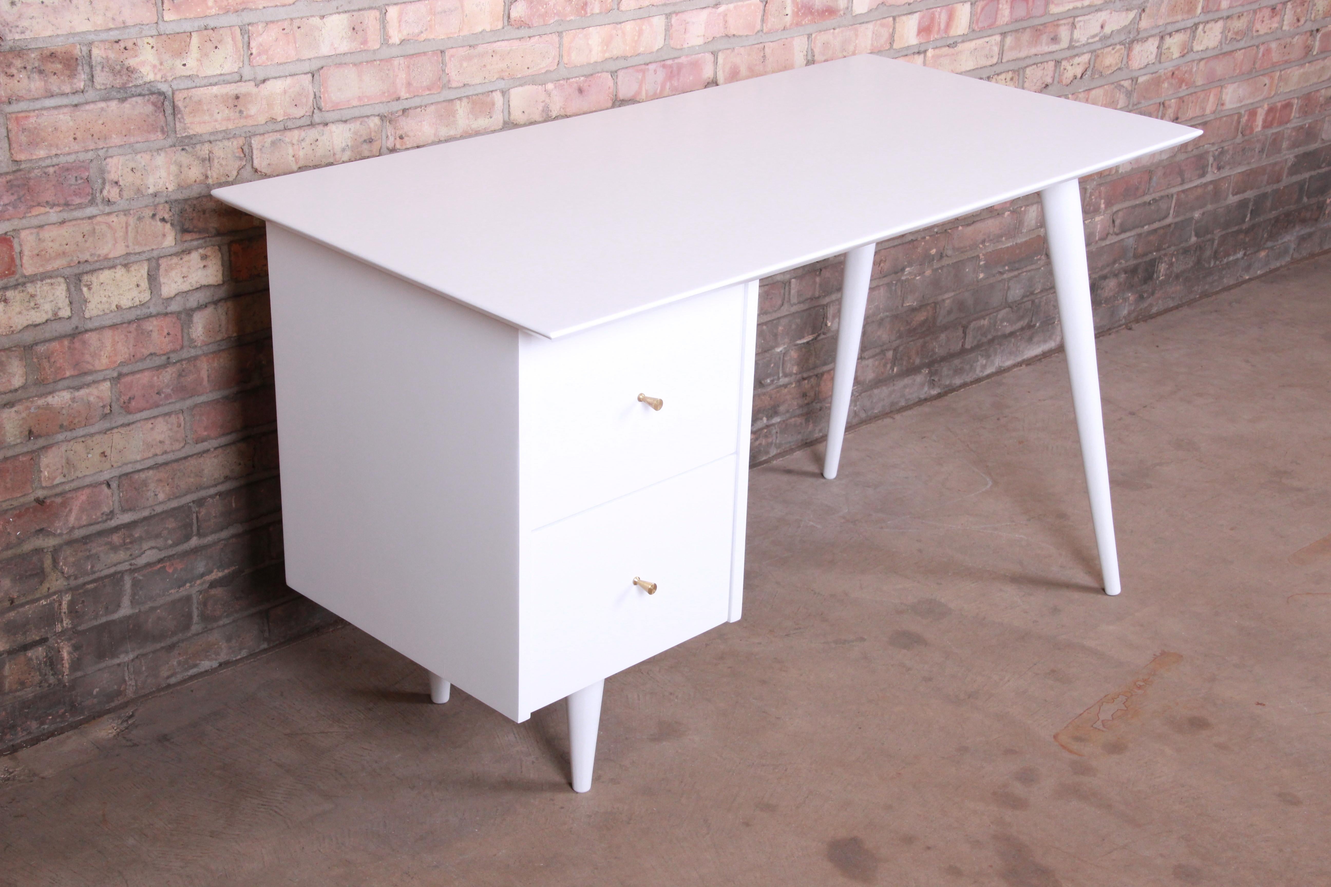 Paul McCobb Planner Group White Lacquered Writing Desk, Newly Restored In Good Condition In South Bend, IN