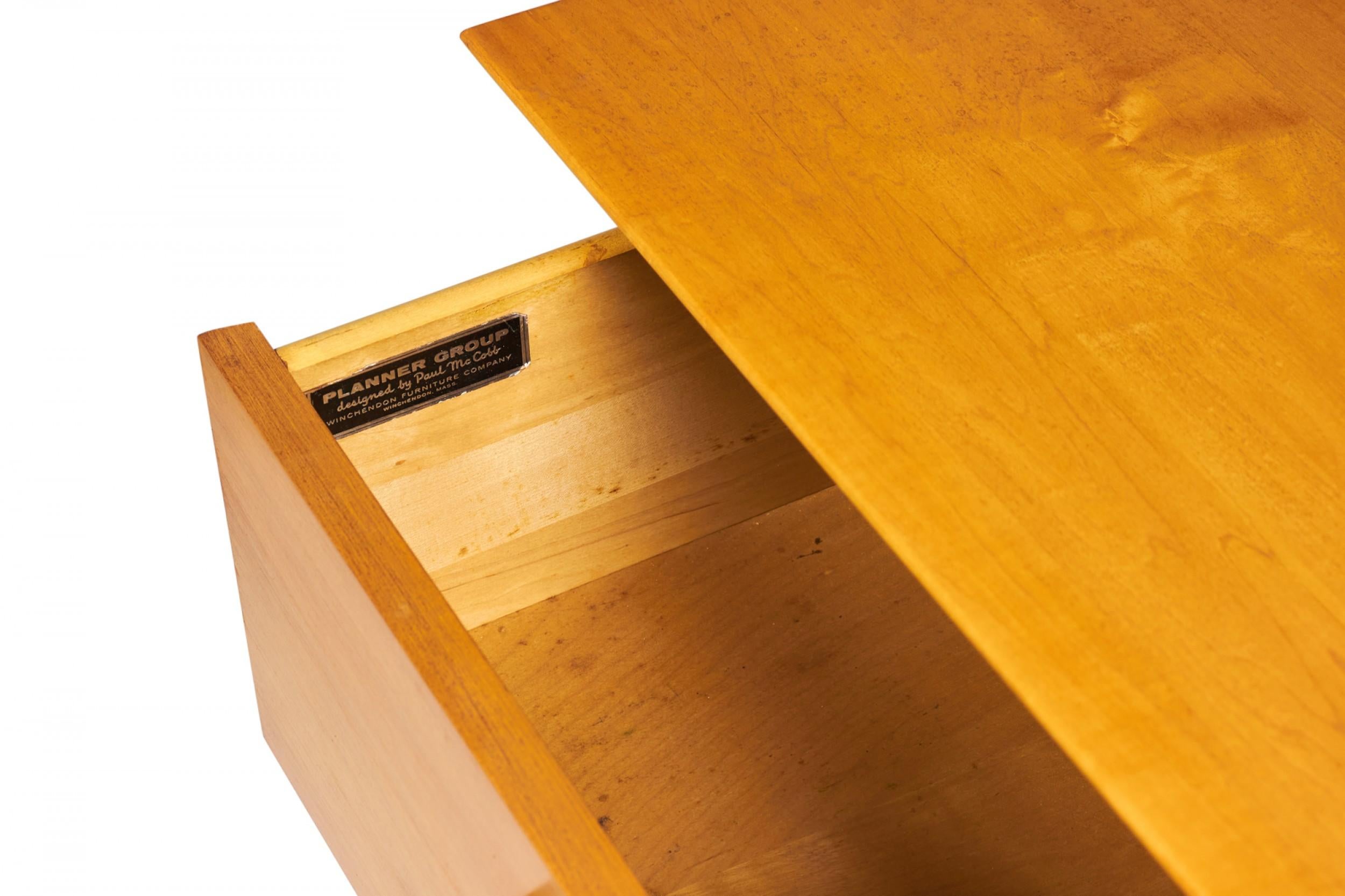 Paul McCobb Refinished Blond Maple Student Desk (model 1560) For Sale 3
