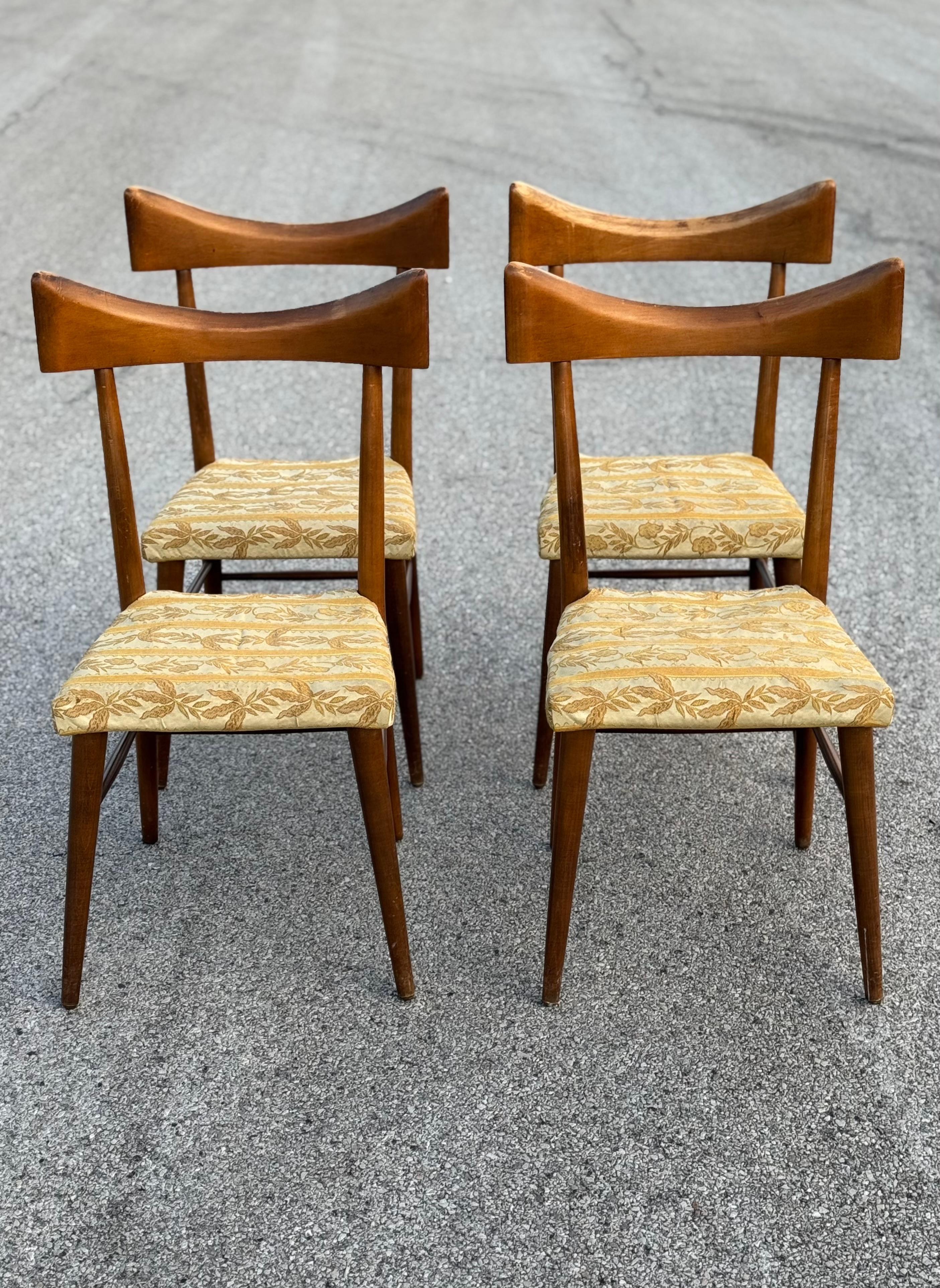 Satz von 8 MCM Paul McCobb Planner Group Bogenlehne Esszimmerstühle für Winchendon vollständig vor dem Versand restauriert werden. Elegantes Ahorngestell mit Fliegenrücken und gepolsterten Sitzen. Die Restaurierung umfasst das Abziehen, Verkleben