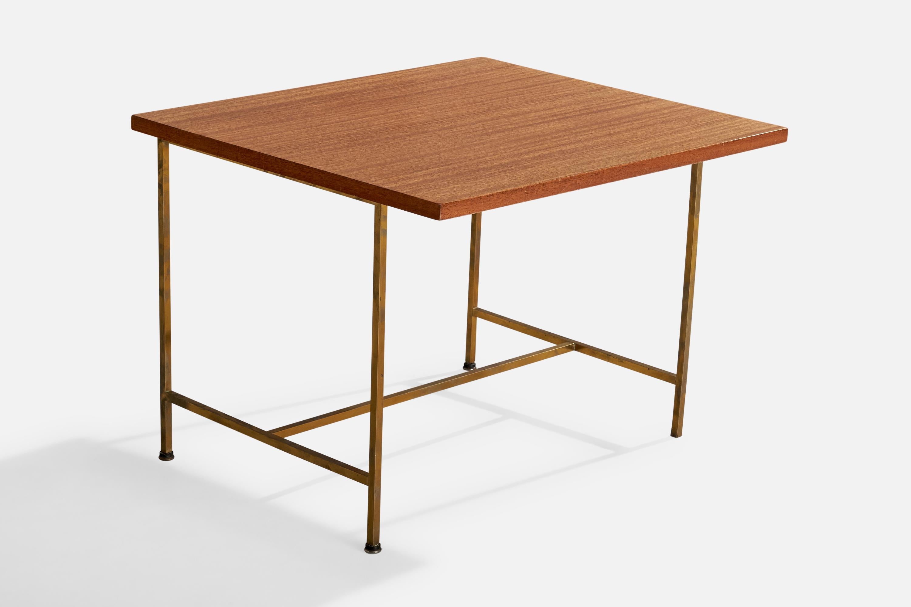 Table d'appoint en laiton et acajou conçue par Paul McCobb et produite par Calvin, États-Unis, années 1950.