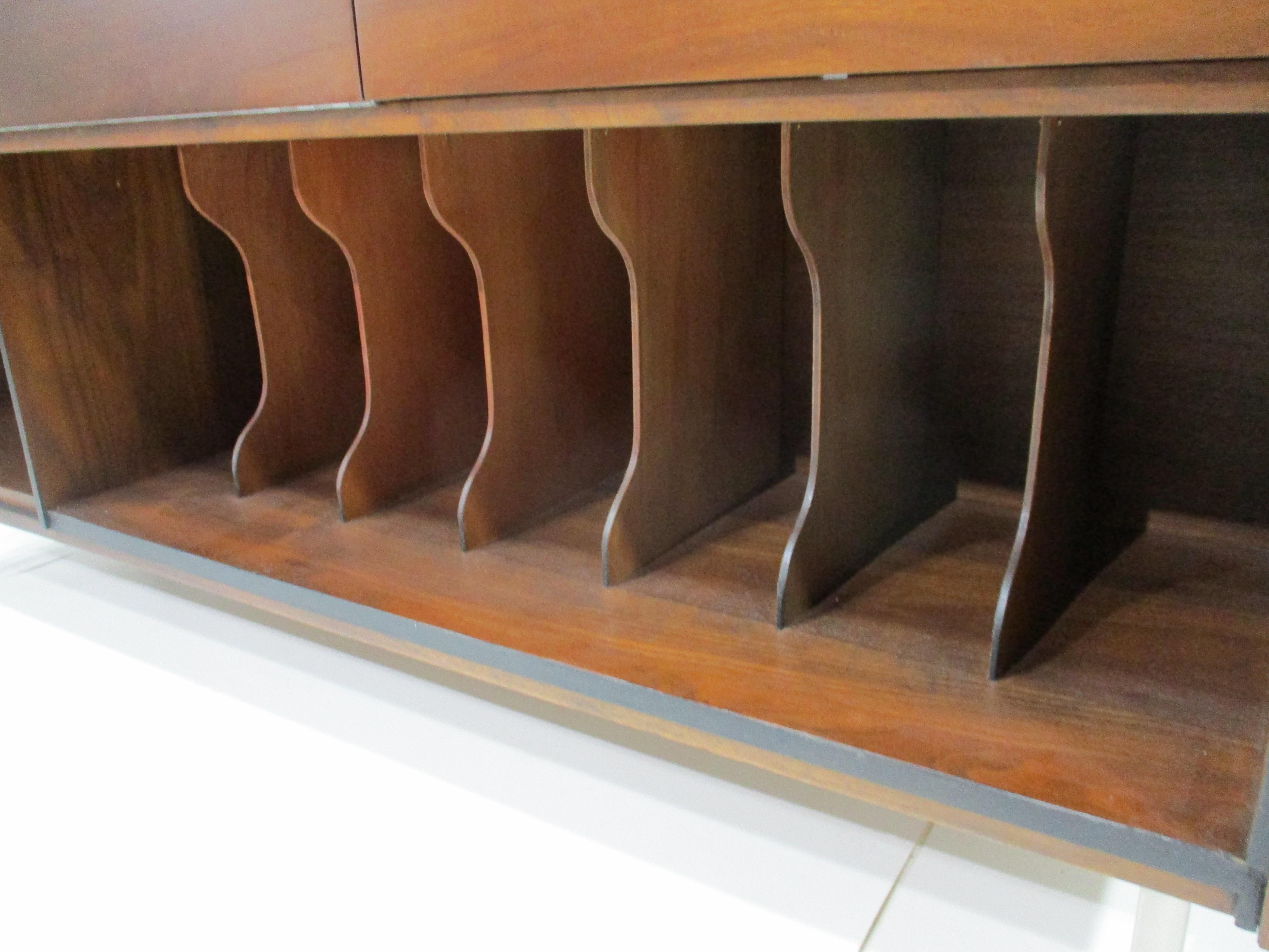 Mobile per dischi stereo Paul McCobb H. Sacks & Sons in vendita 3