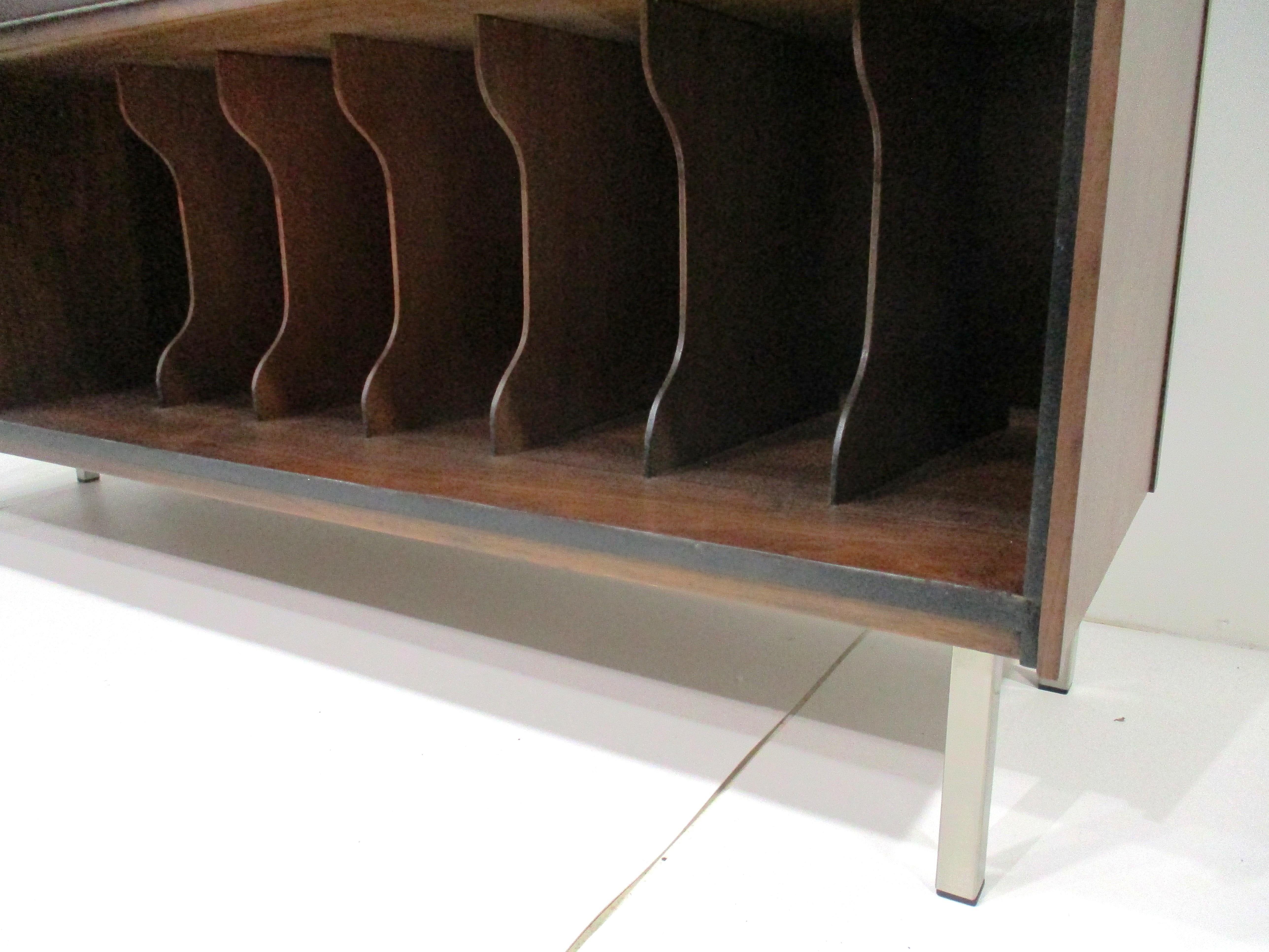 Mobile per dischi stereo Paul McCobb H. Sacks & Sons in vendita 4