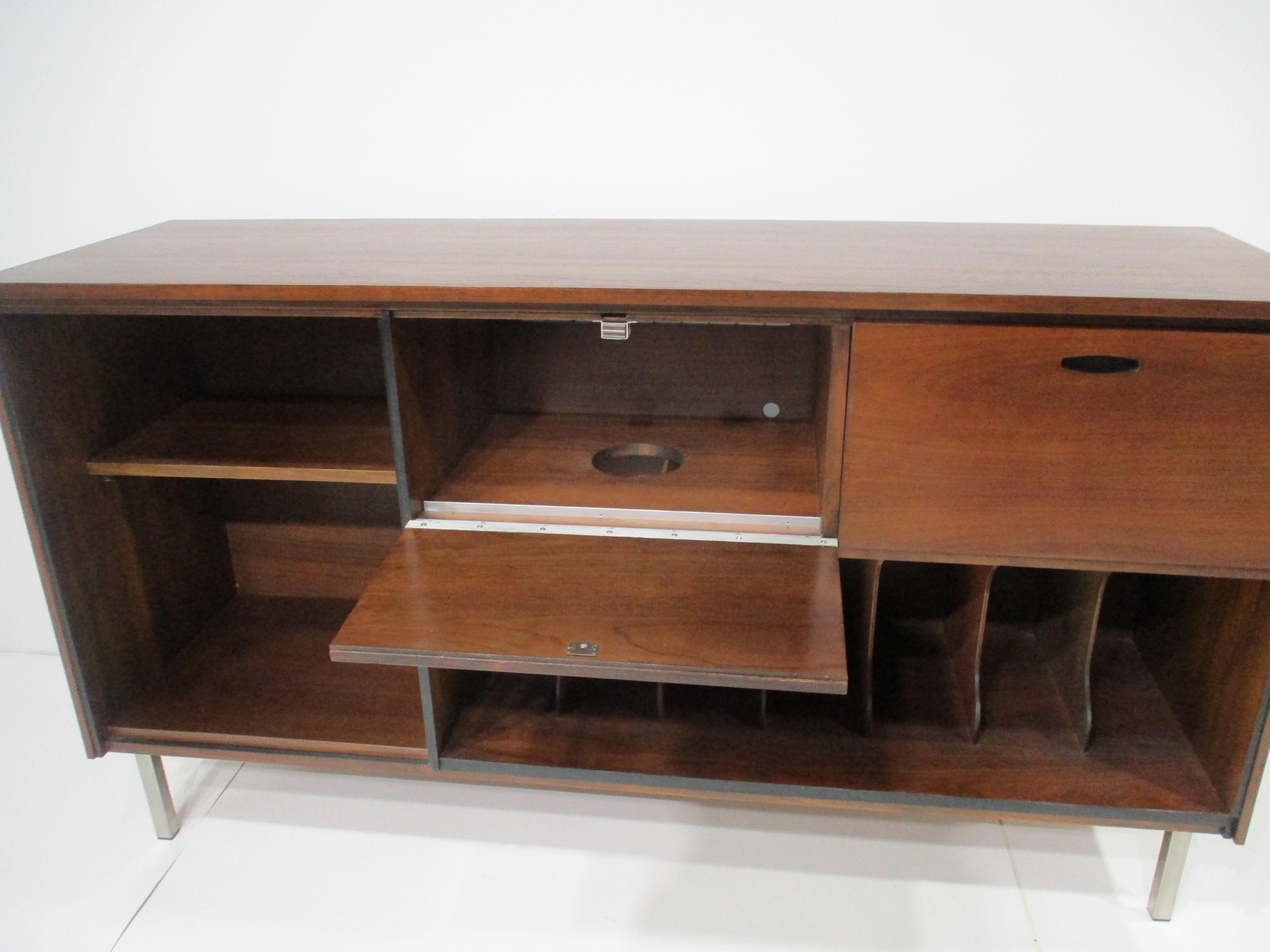 Americano Mobile per dischi stereo Paul McCobb H. Sacks & Sons in vendita