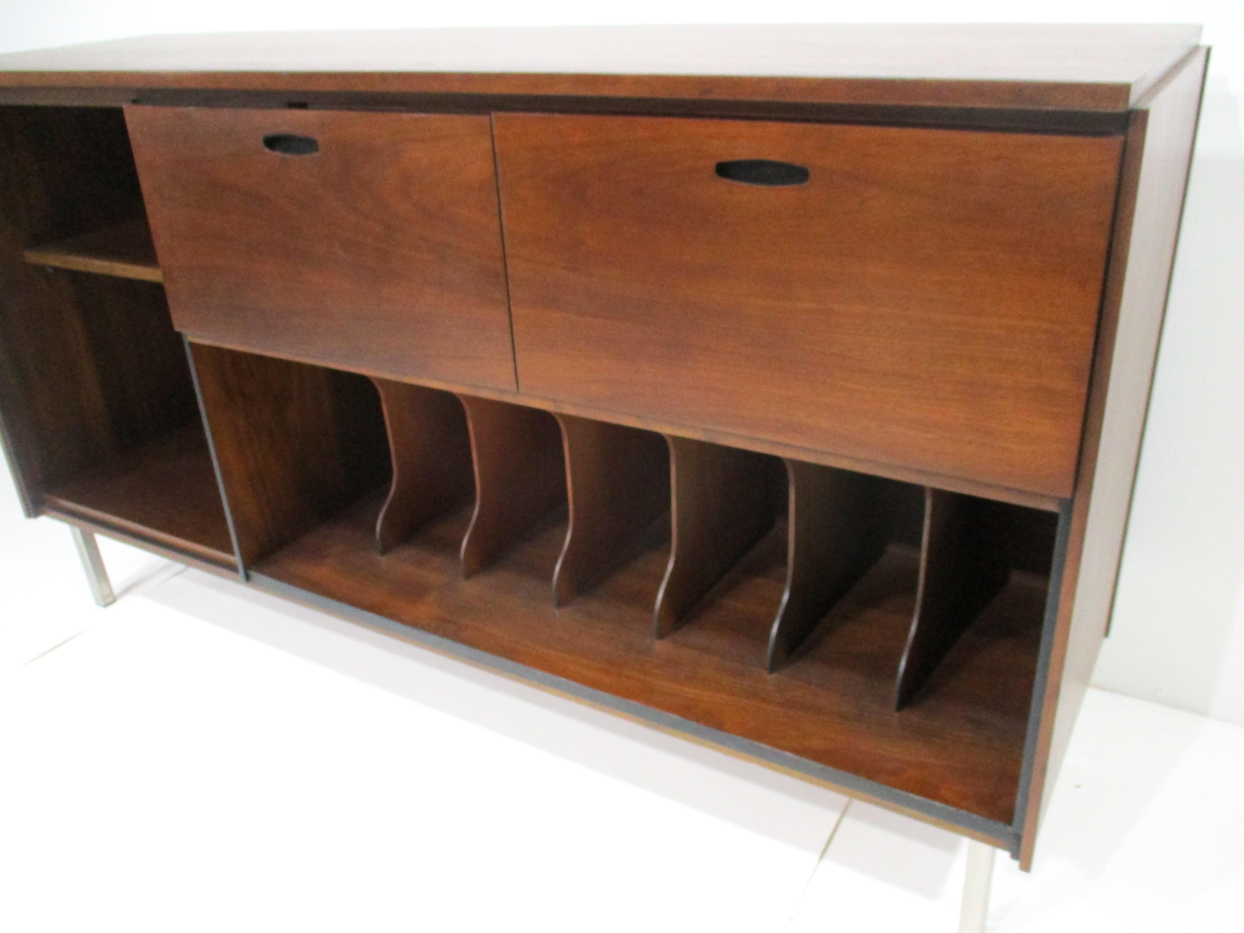 Mobile per dischi stereo Paul McCobb H. Sacks & Sons in vendita 2
