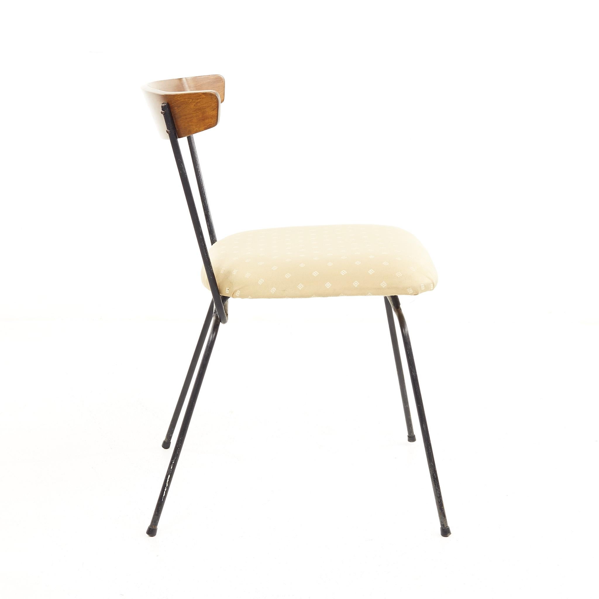 Schmiedeeiserne Esszimmerstühle aus Nussbaumholz im Paul McCobb-Stil von Clifford Pascoe Mcm, 4er-Set (Polster) im Angebot