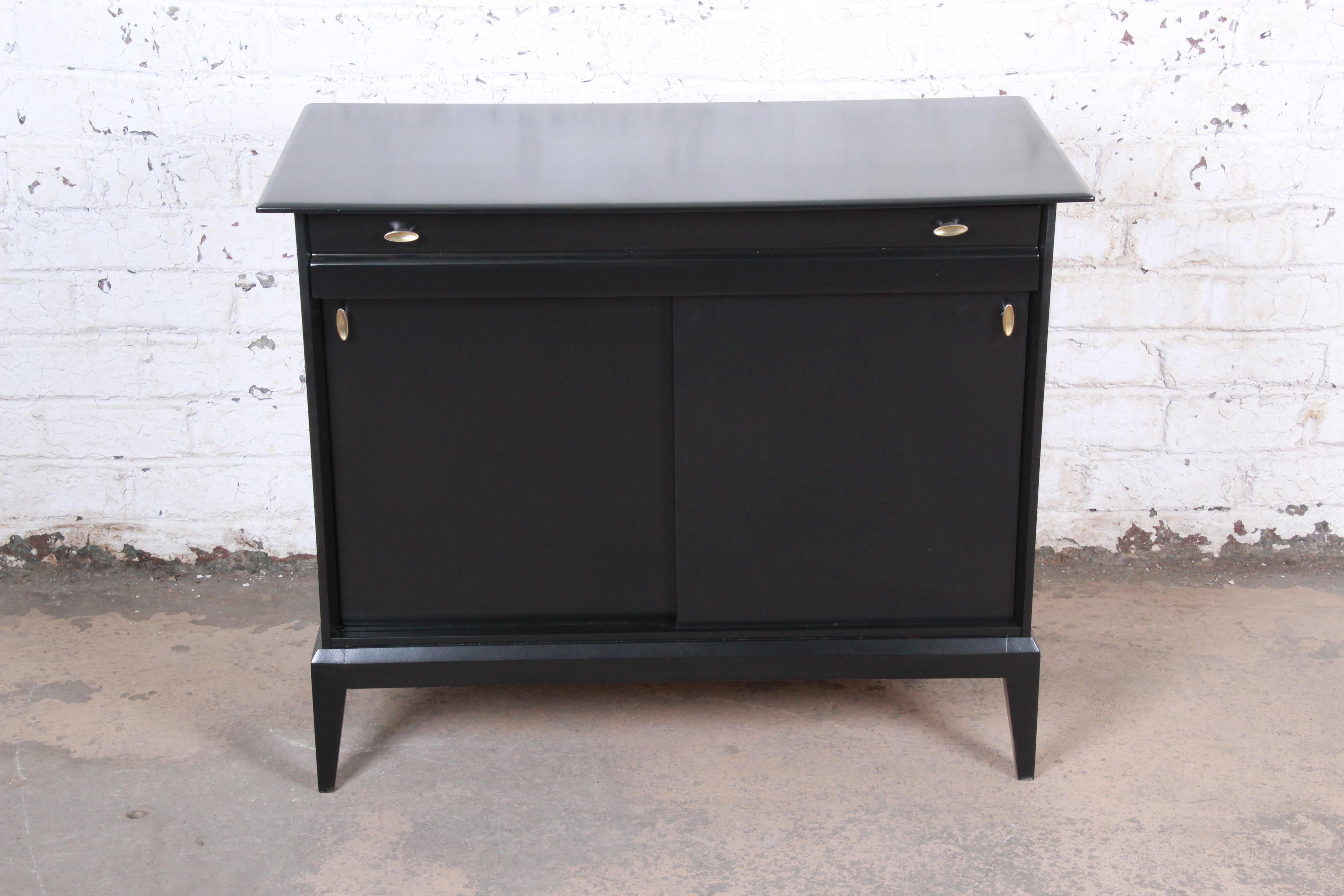 Paul McCobb Style Ebonized Midcentury Compact Credenza by Heywood Wakefield In Good Condition In South Bend, IN