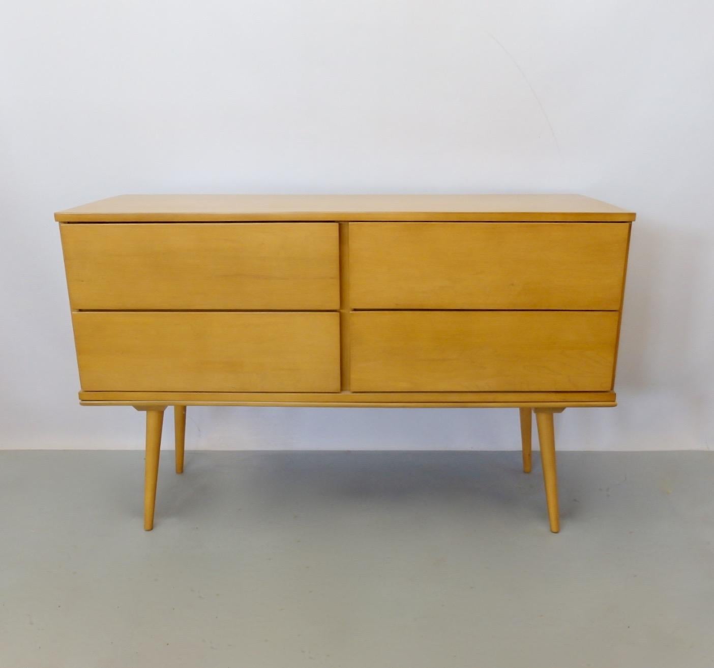 Paul McCobb Style Marc Berge Blonde Four Drawer Cabinet on Bench In Excellent Condition In Ferndale, MI