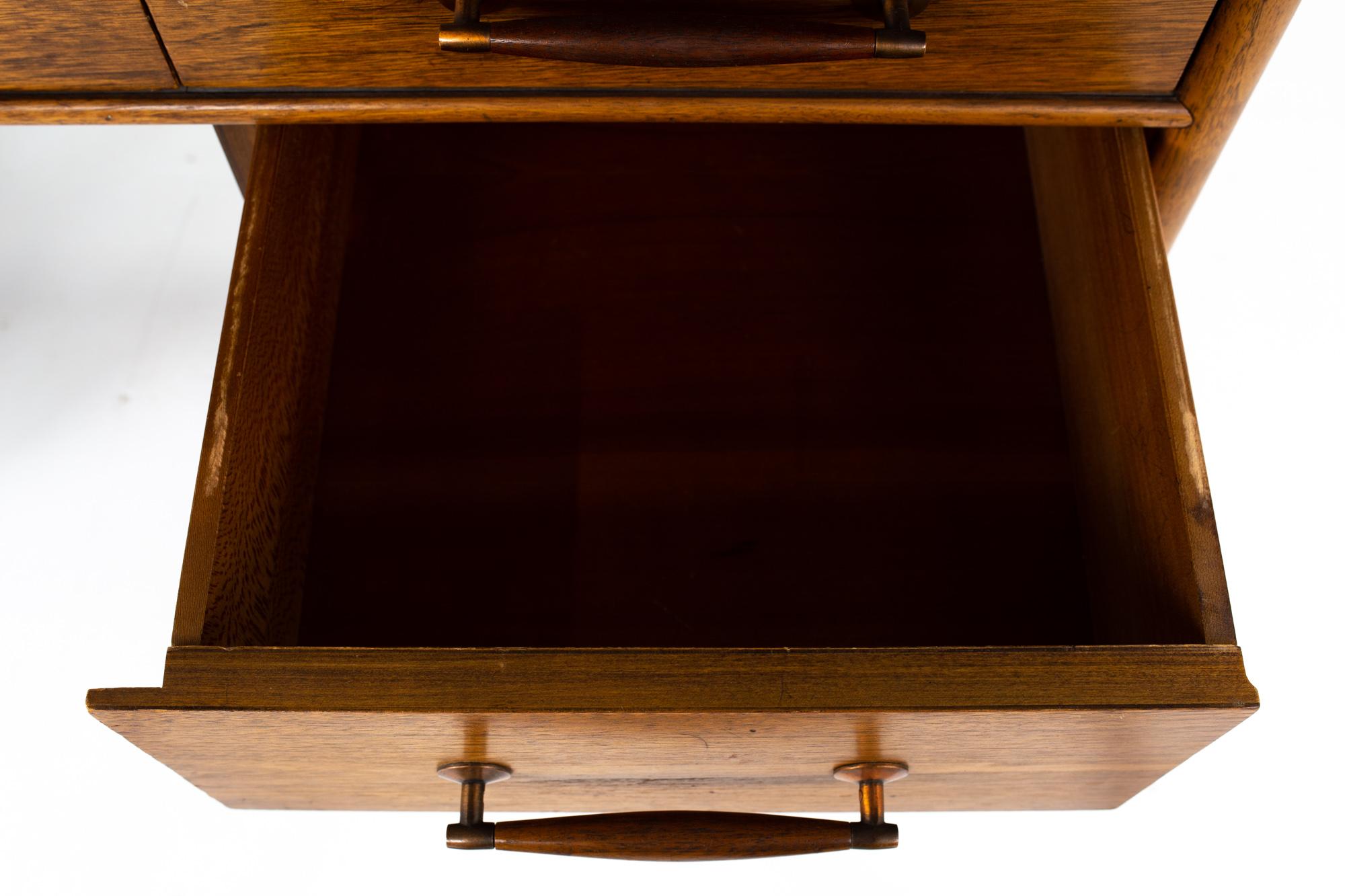 Paul McCobb Style Henredon Heritage Mid Century Walnut 1-Door 5-Drawer Desk 1
