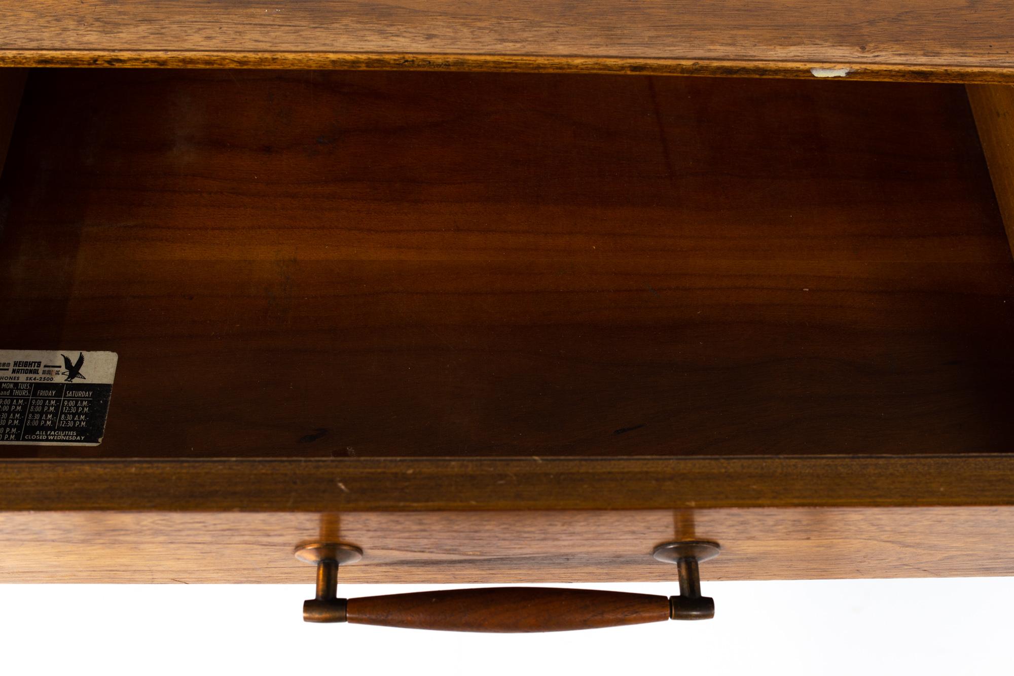 Paul McCobb Style Henredon Heritage Mid Century Walnut 1-Door 5-Drawer Desk 2