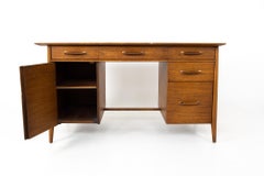 Paul McCobb Style Henredon Heritage Mid Century Walnut 1-Door 5-Drawer Desk