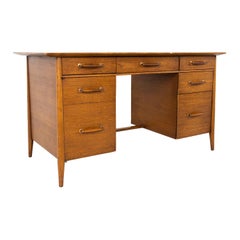 Paul McCobb Style Henredon Heritage Mid Century Walnut 1-Door 5-Drawer Desk