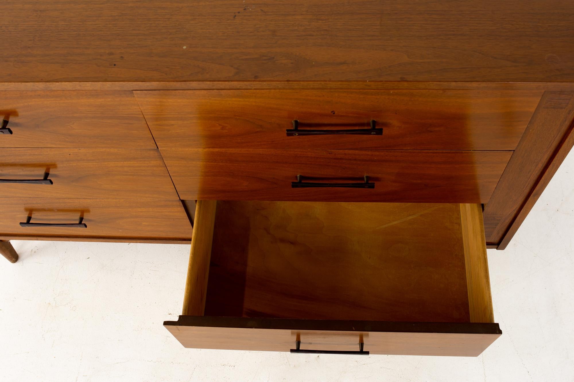 Late 20th Century Paul McCobb Style Kroehler Mid Century Walnut and Rosewood 6 Drawer Dresser