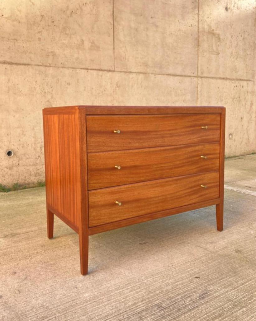 Mid-Century moderno Cassettiera a 3 cassetti in stile Paul McCobb del marchio Loughborough Furniture in vendita