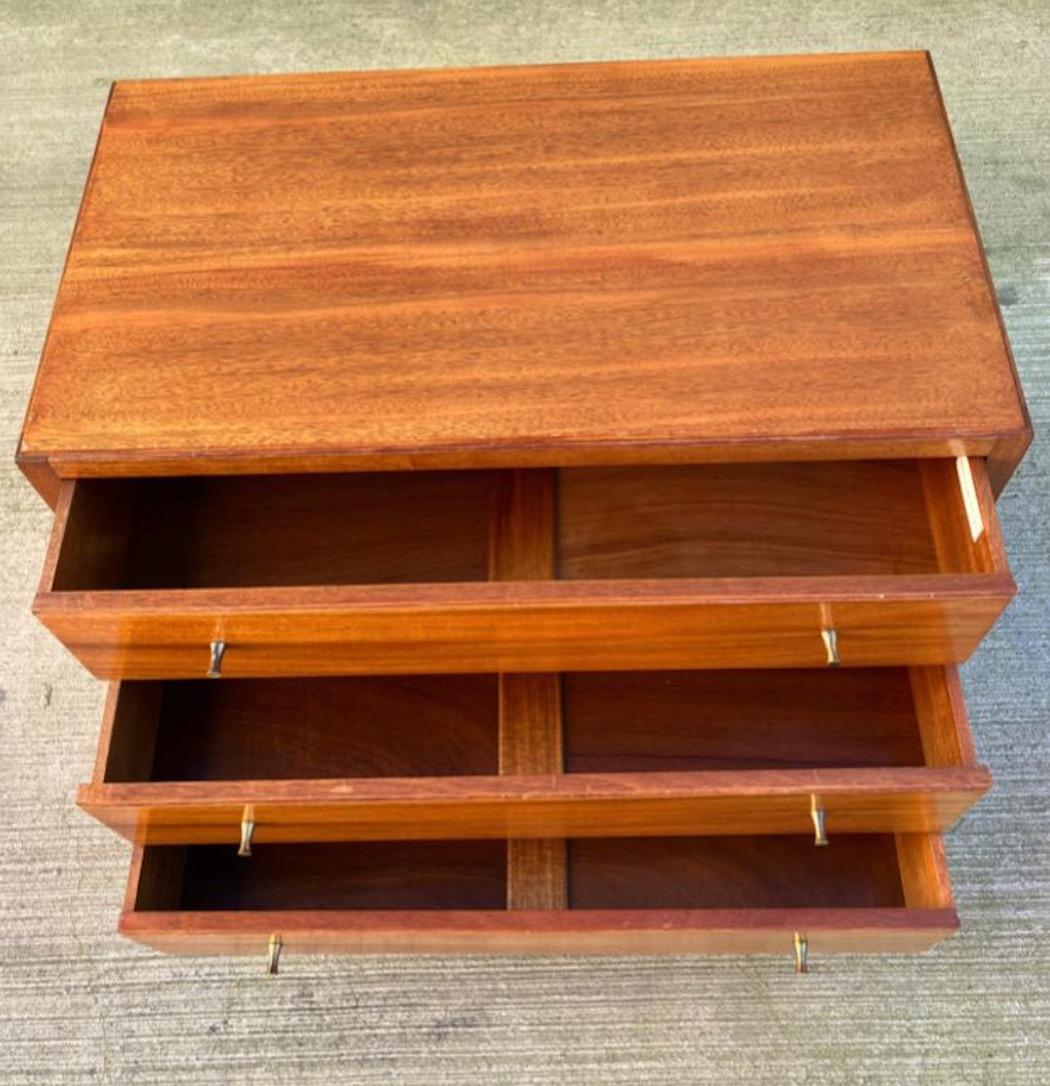 Ottone Cassettiera a 3 cassetti in stile Paul McCobb del marchio Loughborough Furniture in vendita