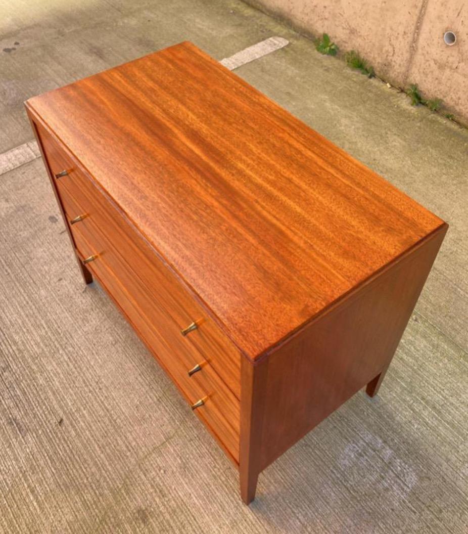 Cassettiera a 3 cassetti in stile Paul McCobb del marchio Loughborough Furniture in vendita 1