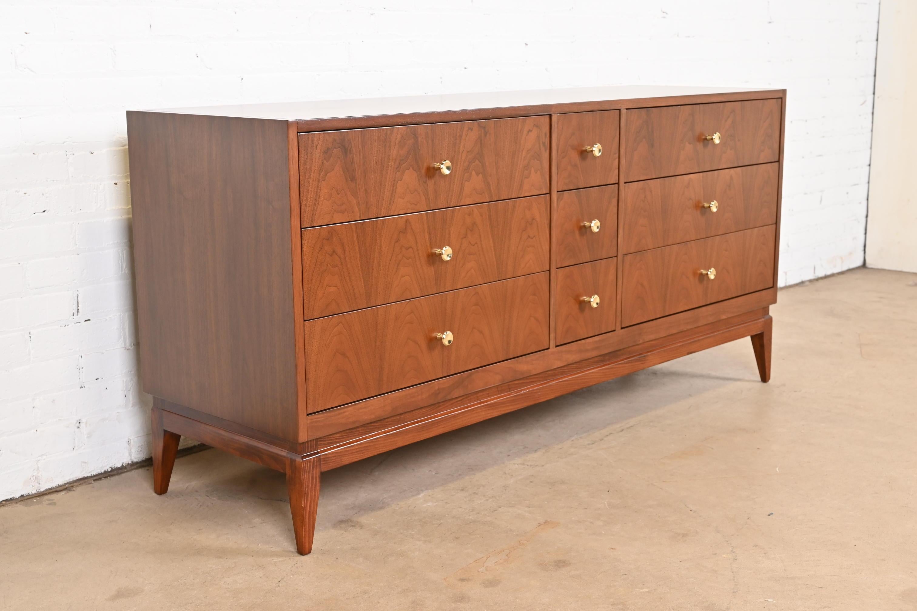 Paul McCobb Style Mid-Century Modern Walnut Triple Dresser, Newly Refinished In Good Condition In South Bend, IN