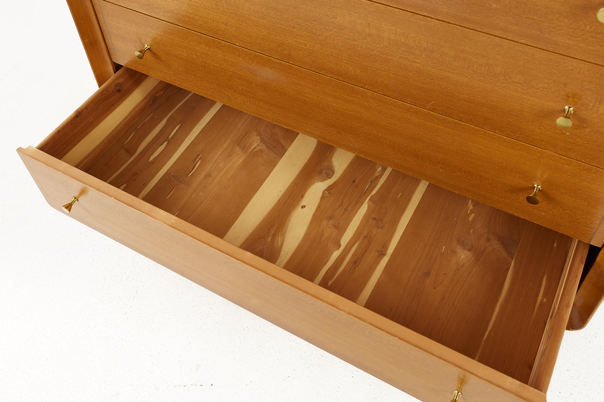 Cavalier, cassettiera a 6 cassetti in noce e ottone del Medioevo in vendita 1