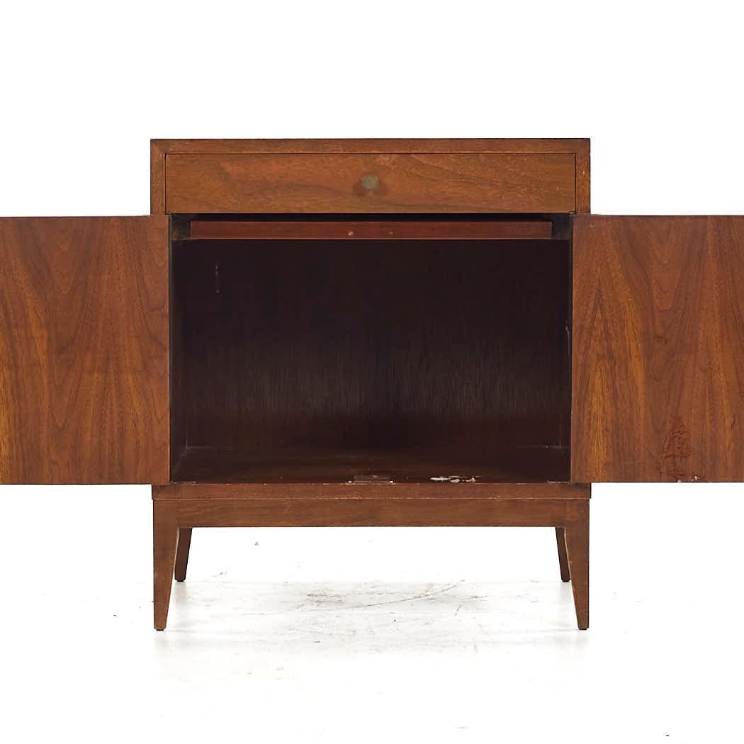 Paul McCobb Style West Michigan Mid Century Walnut and Brass Nightstands - Pair For Sale 5