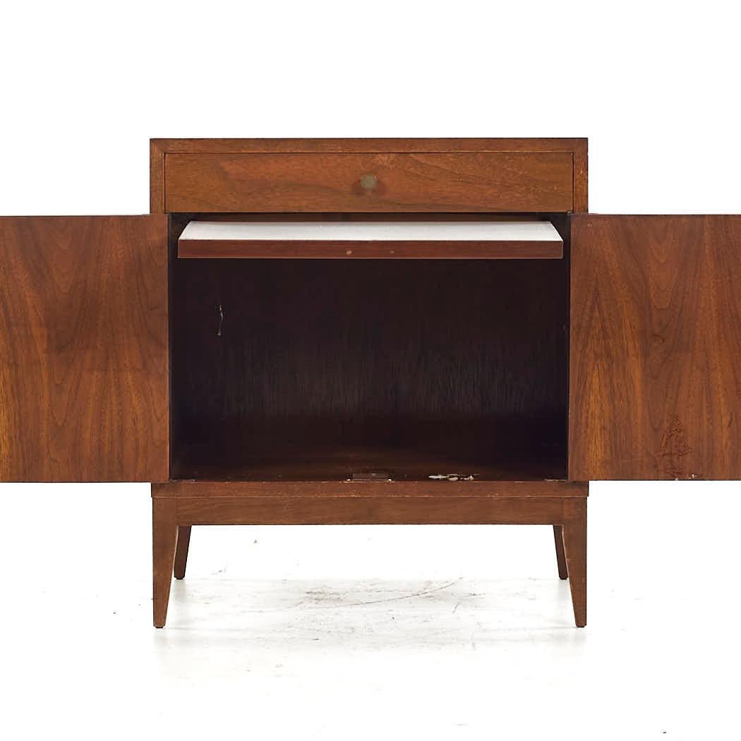 Paul McCobb Style West Michigan Mid Century Walnut and Brass Nightstands - Pair For Sale 6