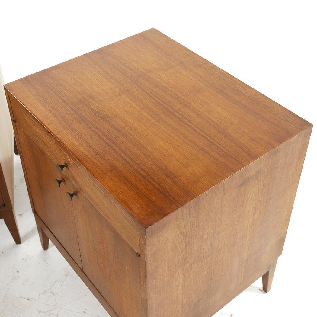 Paul McCobb Style West Michigan Mid Century Walnut and Brass Nightstands - Pair For Sale 2