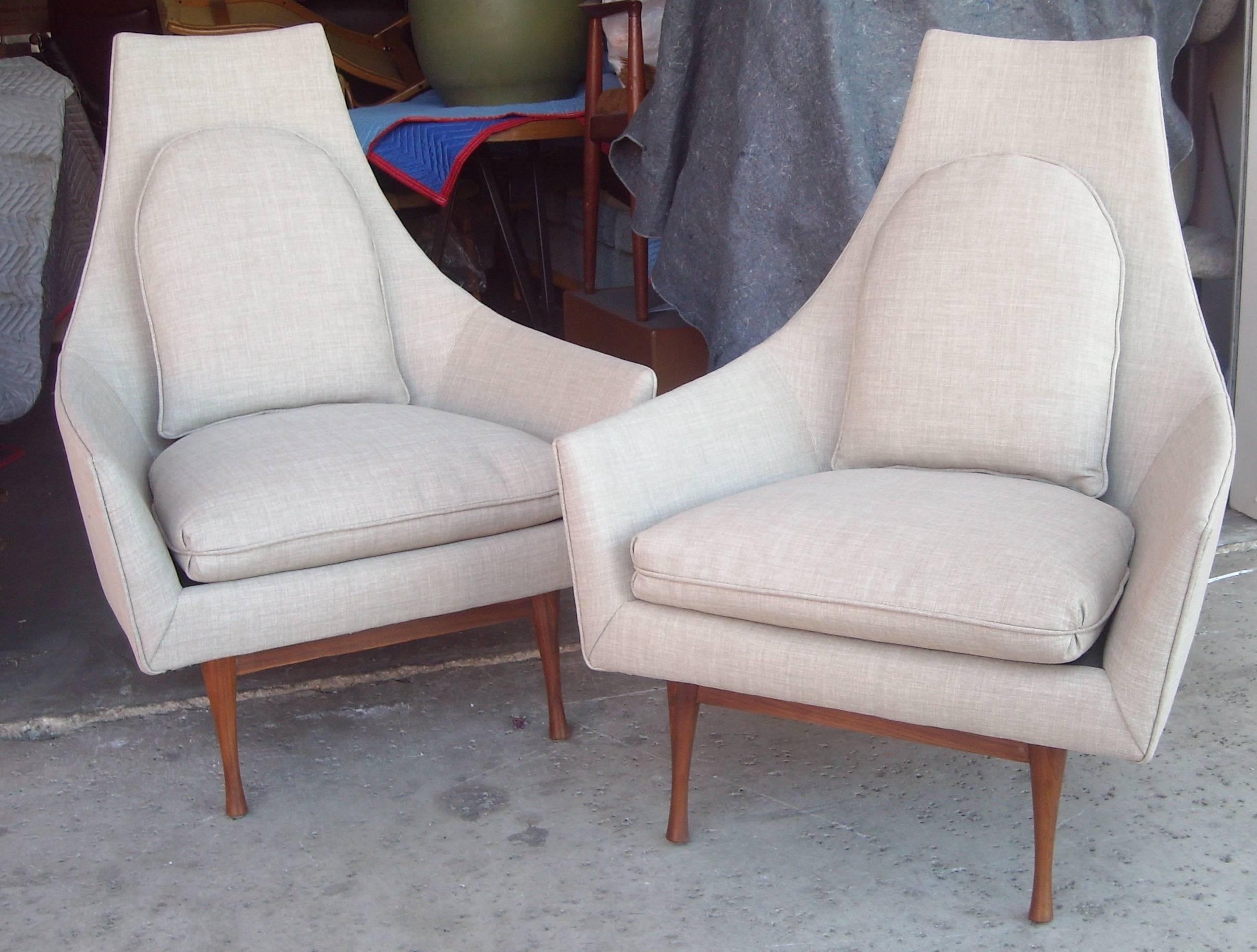 Great nice pair of early lounge chairs designed by Paul McCobb. Re-done, off-white, muted.