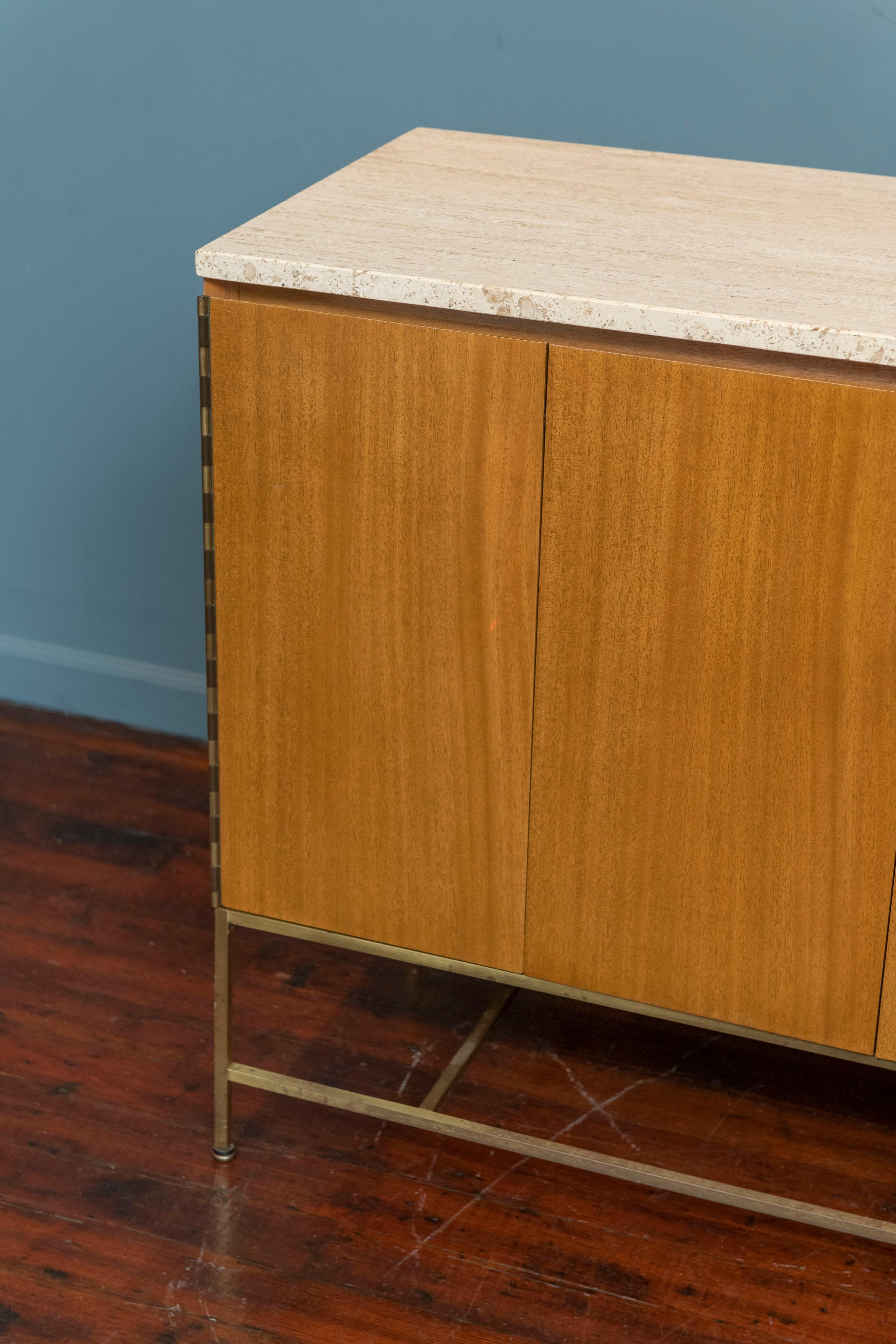 Mid-Century moderno Paul McCobb Comò con piano in travertino Irwin Collection per Calvin in vendita