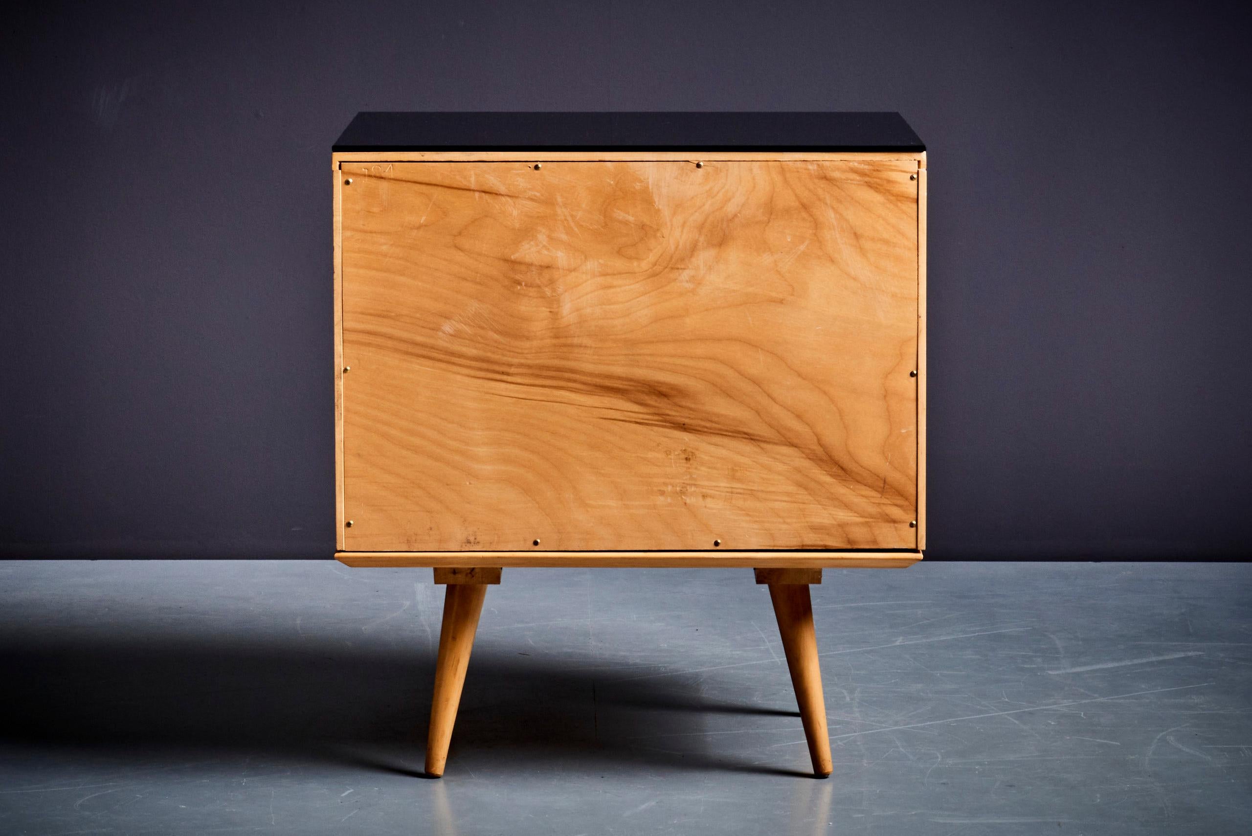 Paul McCobb Two-Drawer on Bench with Black Vitrolite Top In Good Condition For Sale In Berlin, DE