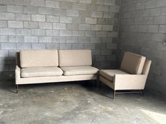 Paul McCobb Sofá seccional de dos piezas para Directional