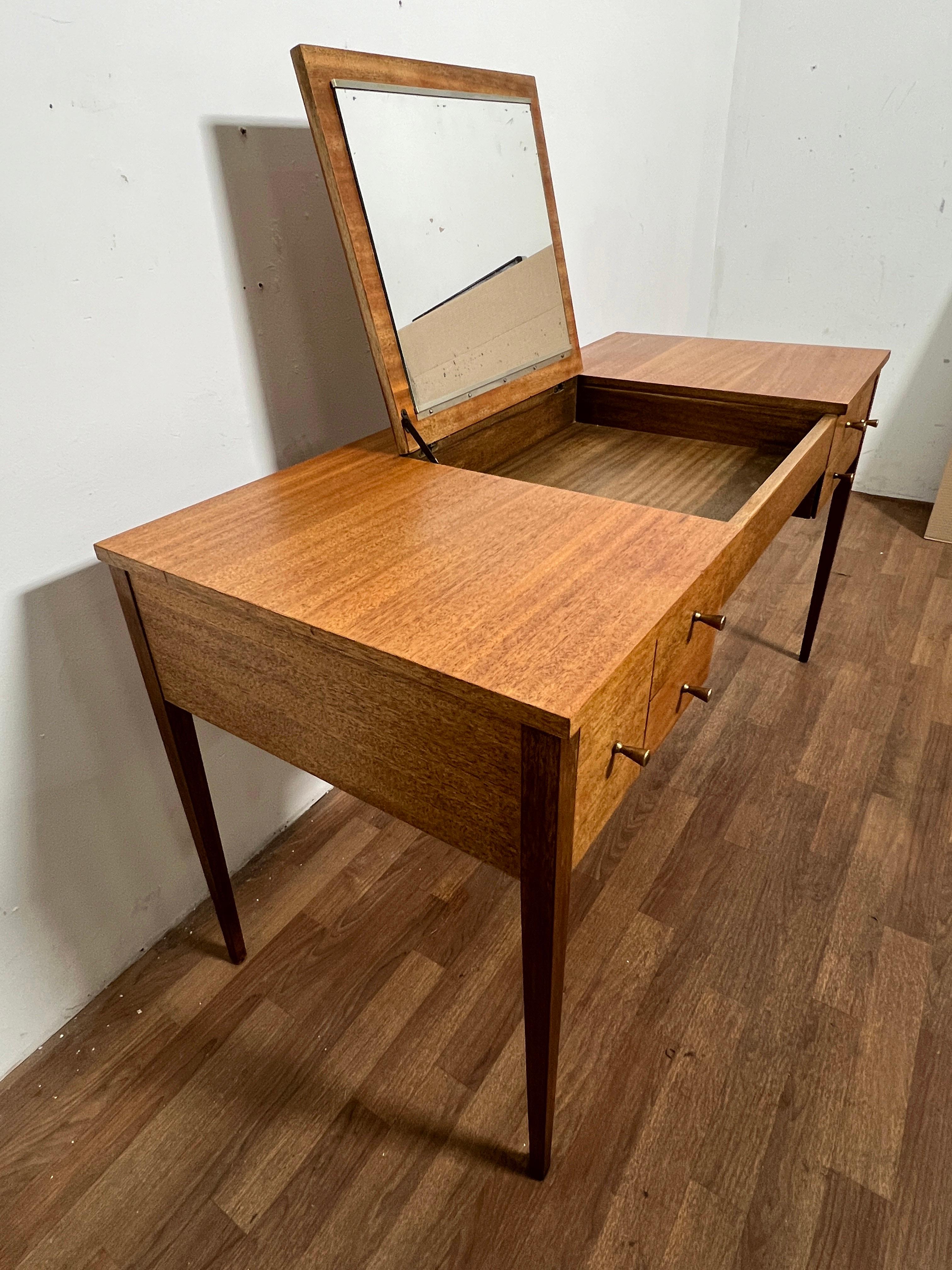 Mid-Century Modern Paul McCobb Vanity Table for Calvin, Irwin Collection, Circa 1950s For Sale