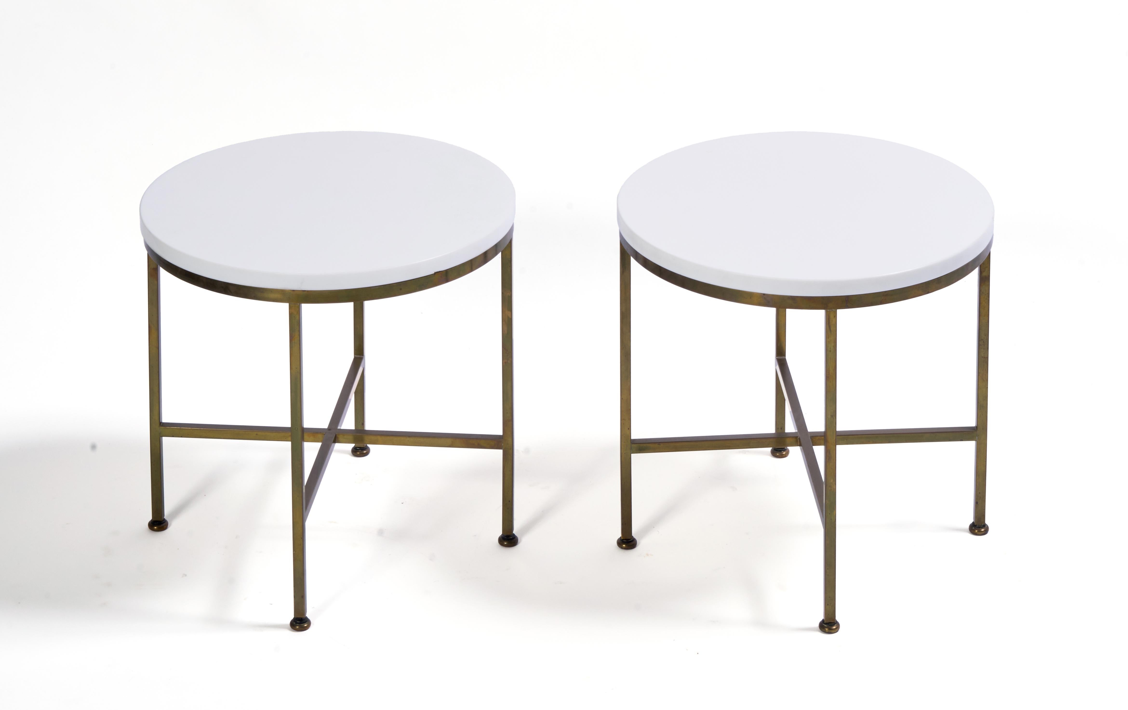 Mid-Century Modern Paul McCobb Vitrolite Round Brass Tables, a Pair en vente