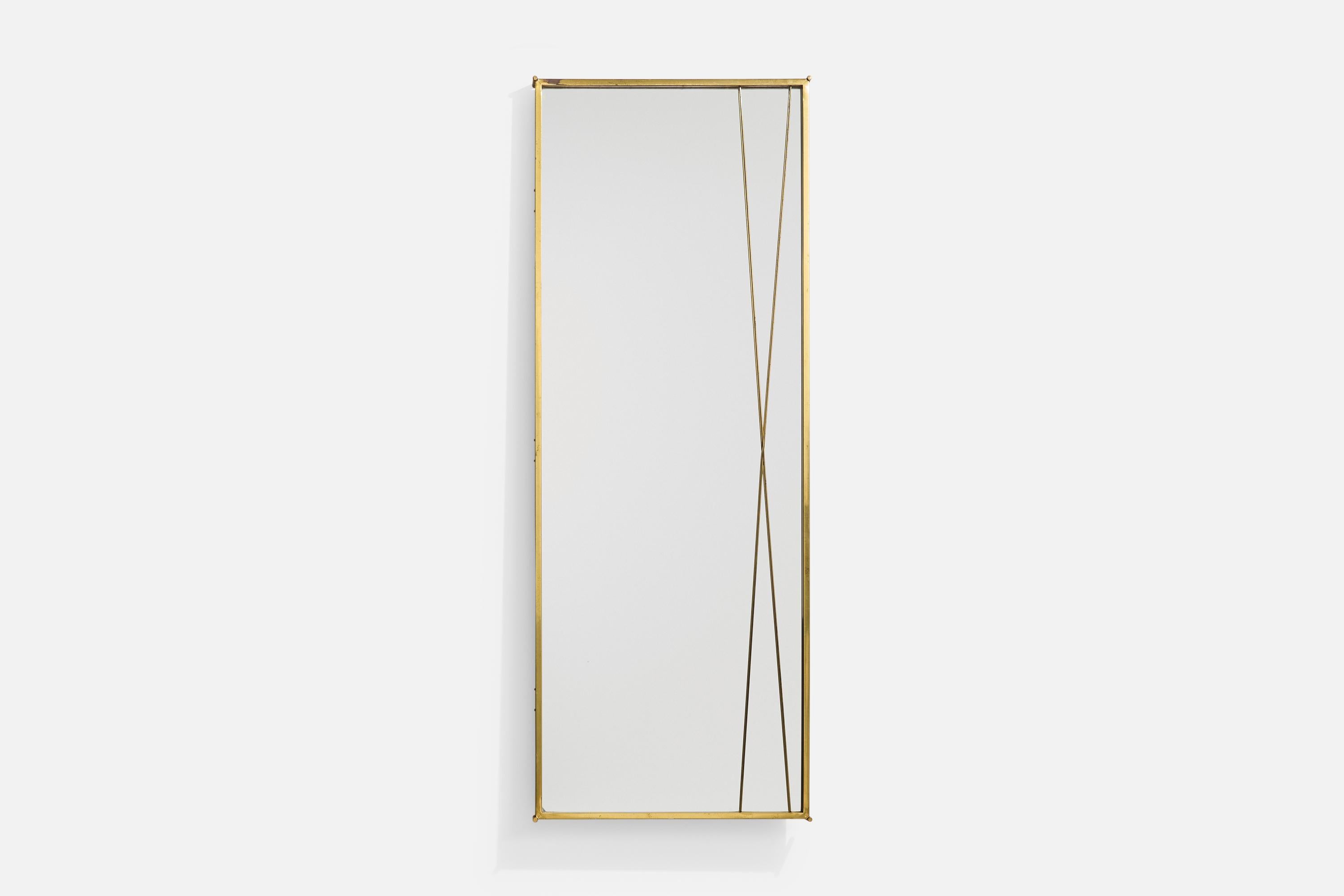 Miroir mural en laiton conçu par Paul McCobb et produit par Calvin, USA, c. 1950.

Dimensions : 54.4