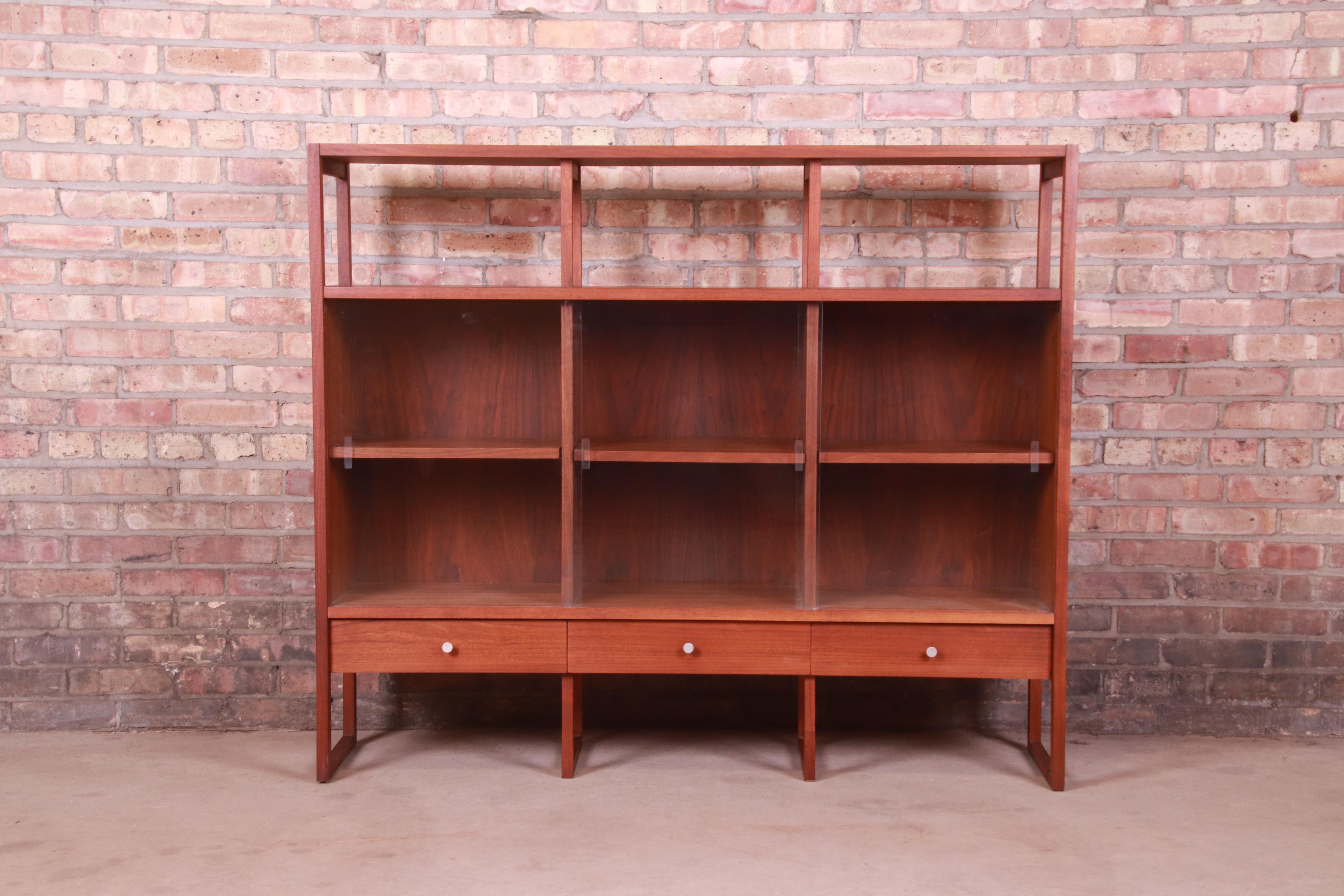A rare and exceptional Mid-Century Modern bookcase or wall unit

By Paul McCobb for Lane, 