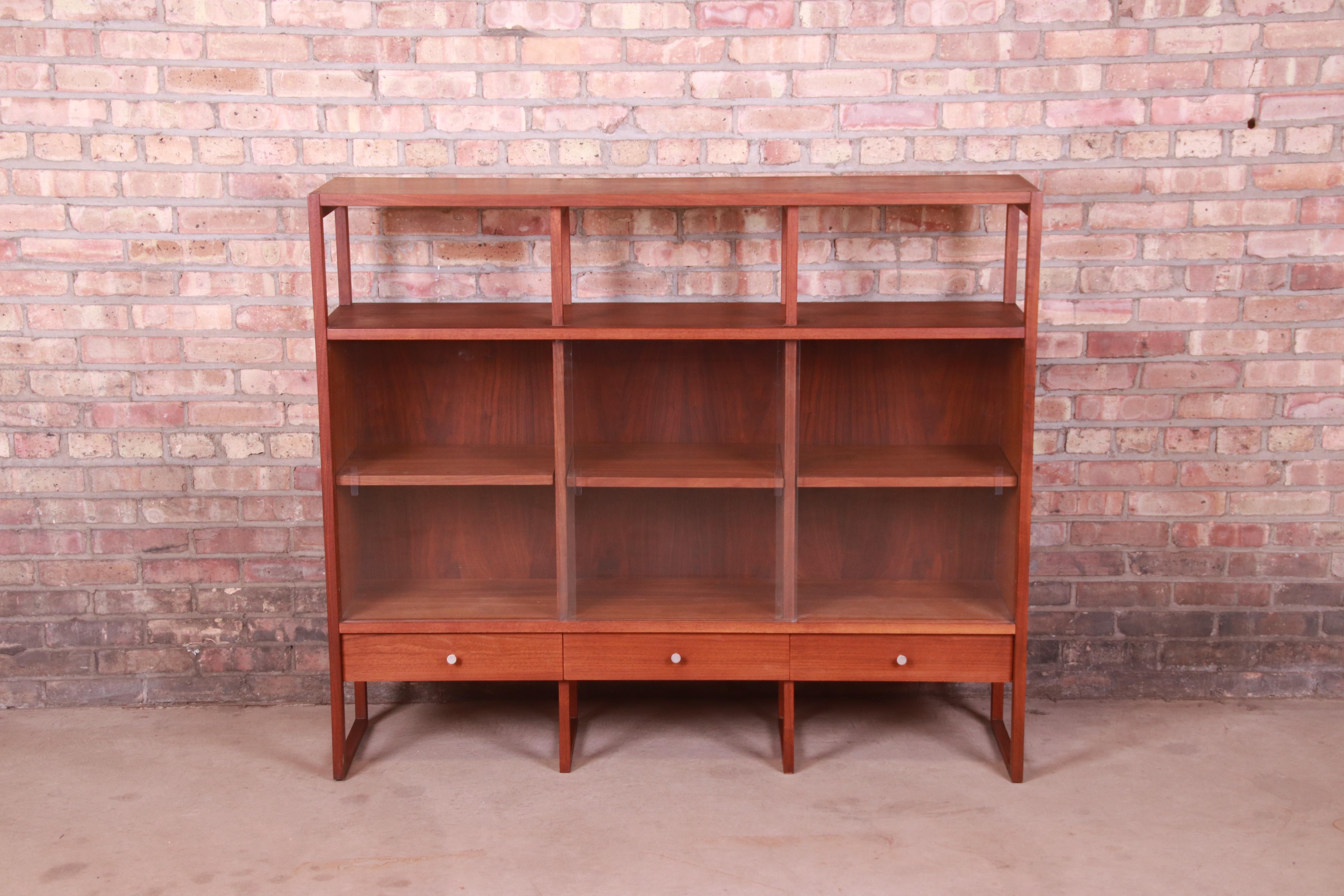 Mid-Century Modern Paul McCobb Walnut Bookcase or Wall Unit, 1960s