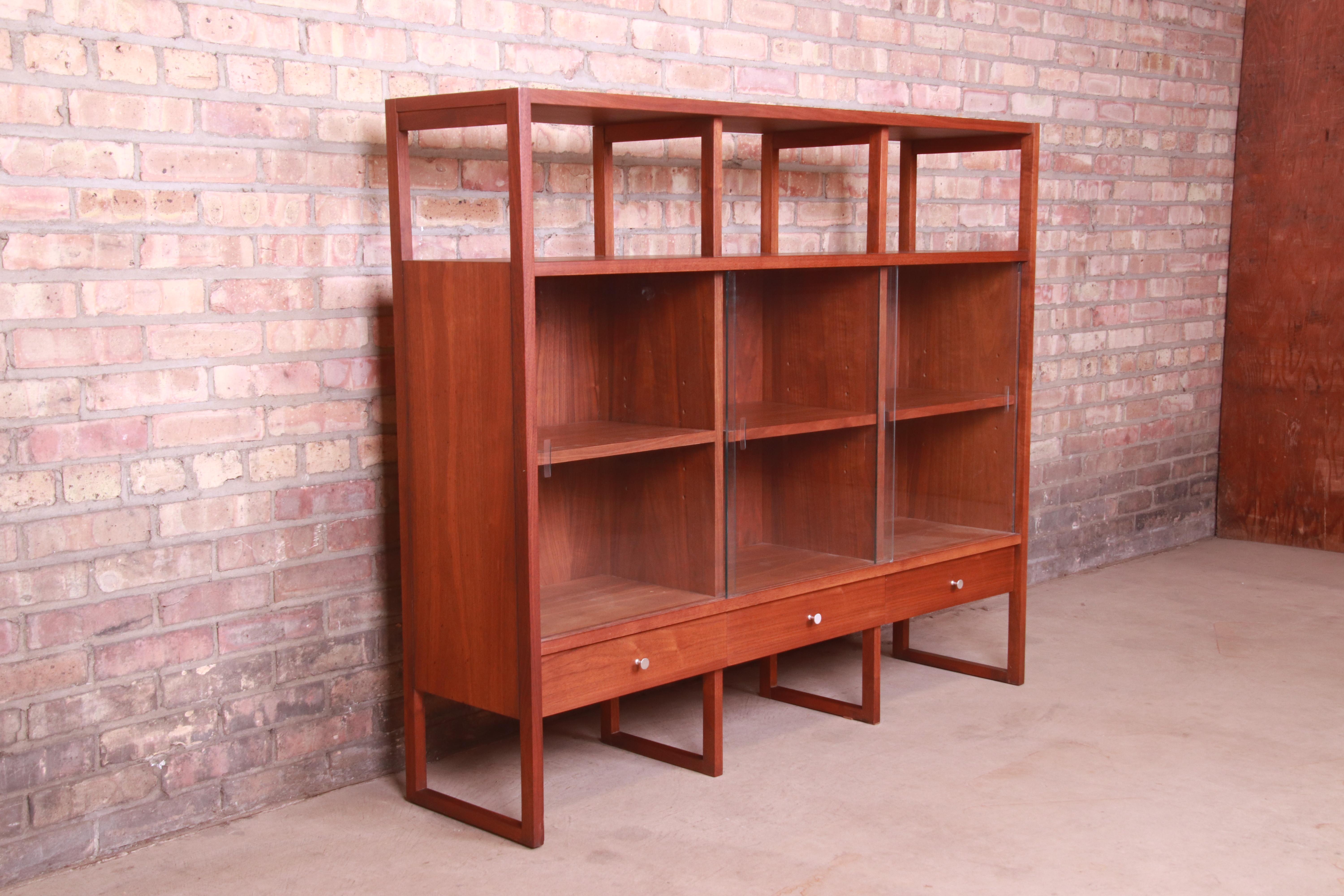 Paul McCobb Walnut Bookcase or Wall Unit, 1960s In Good Condition In South Bend, IN