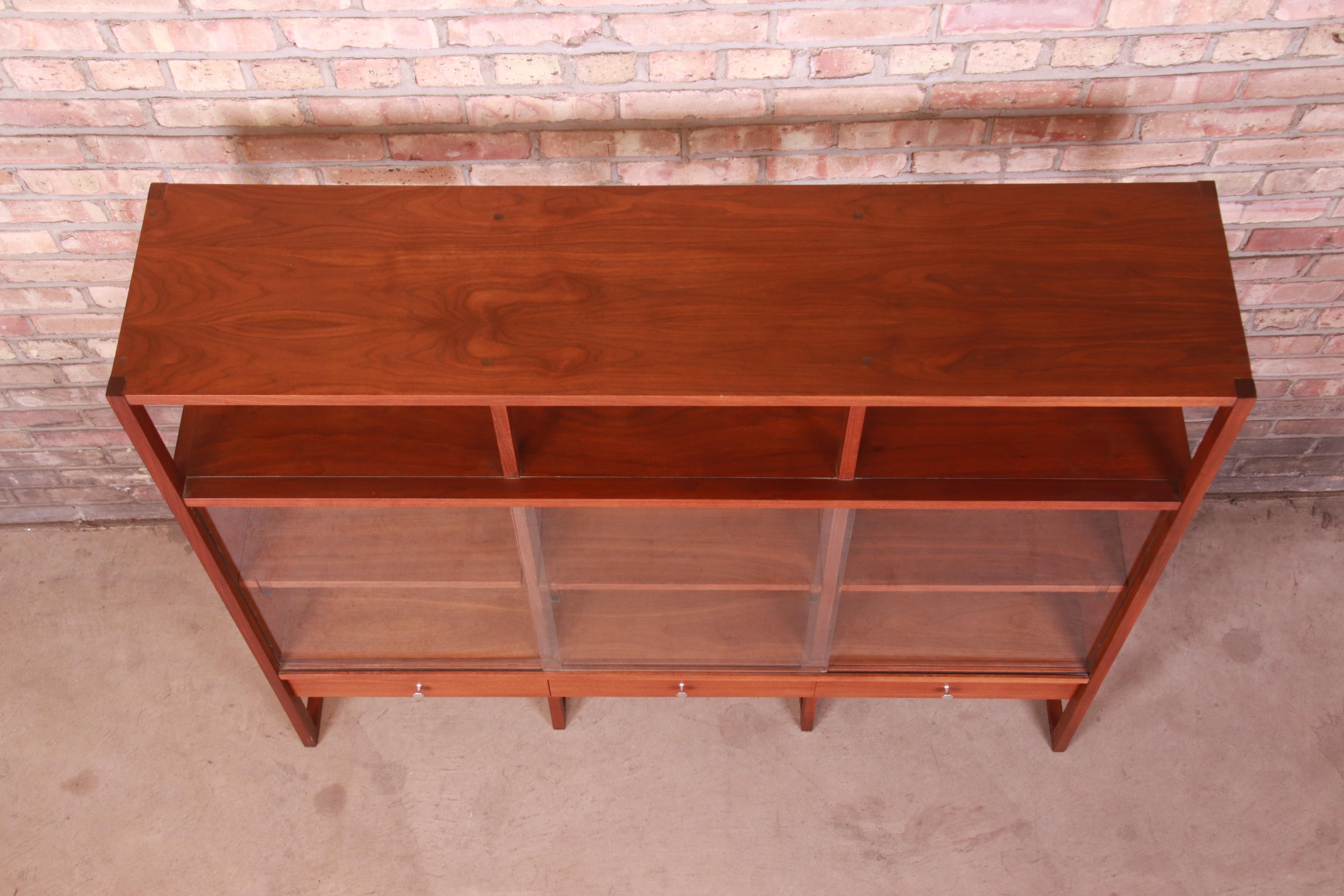 Paul McCobb Walnut Bookcase or Wall Unit, 1960s 2