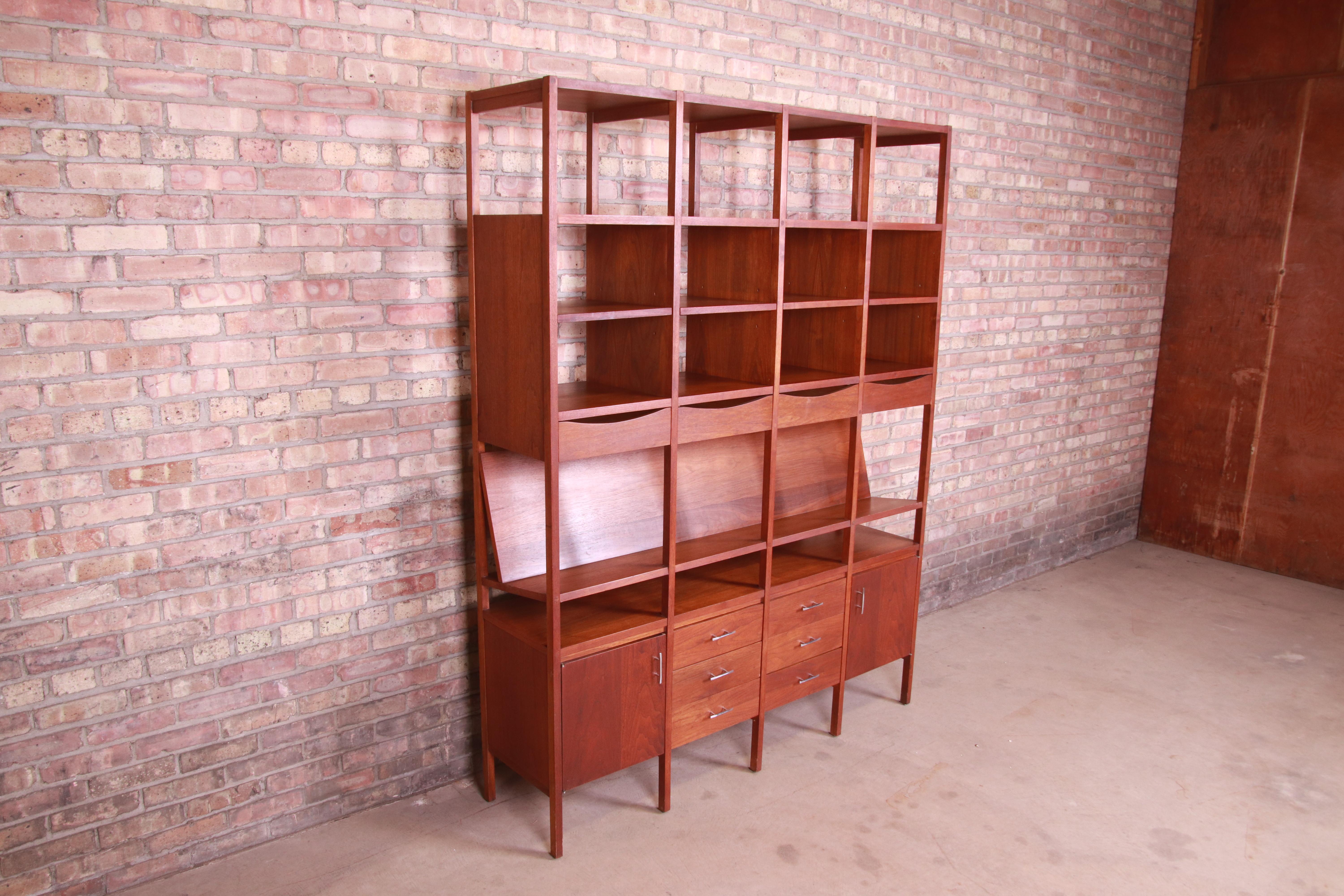 Mid-Century Modern Paul McCobb Walnut Bookshelf Wall Unit or Room Divider, 1960s