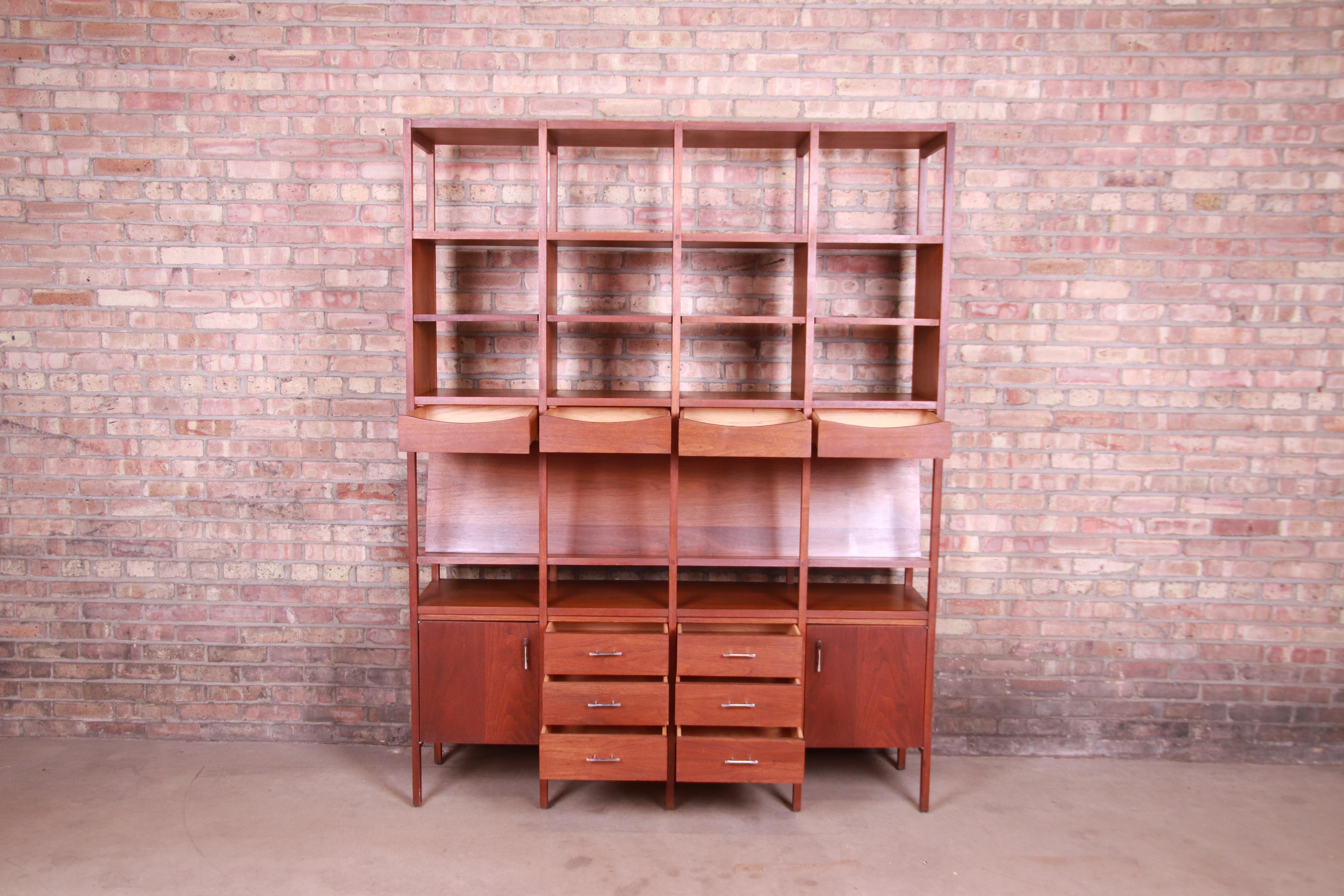 Paul McCobb Walnut Bookshelf Wall Unit or Room Divider, 1960s In Good Condition In South Bend, IN