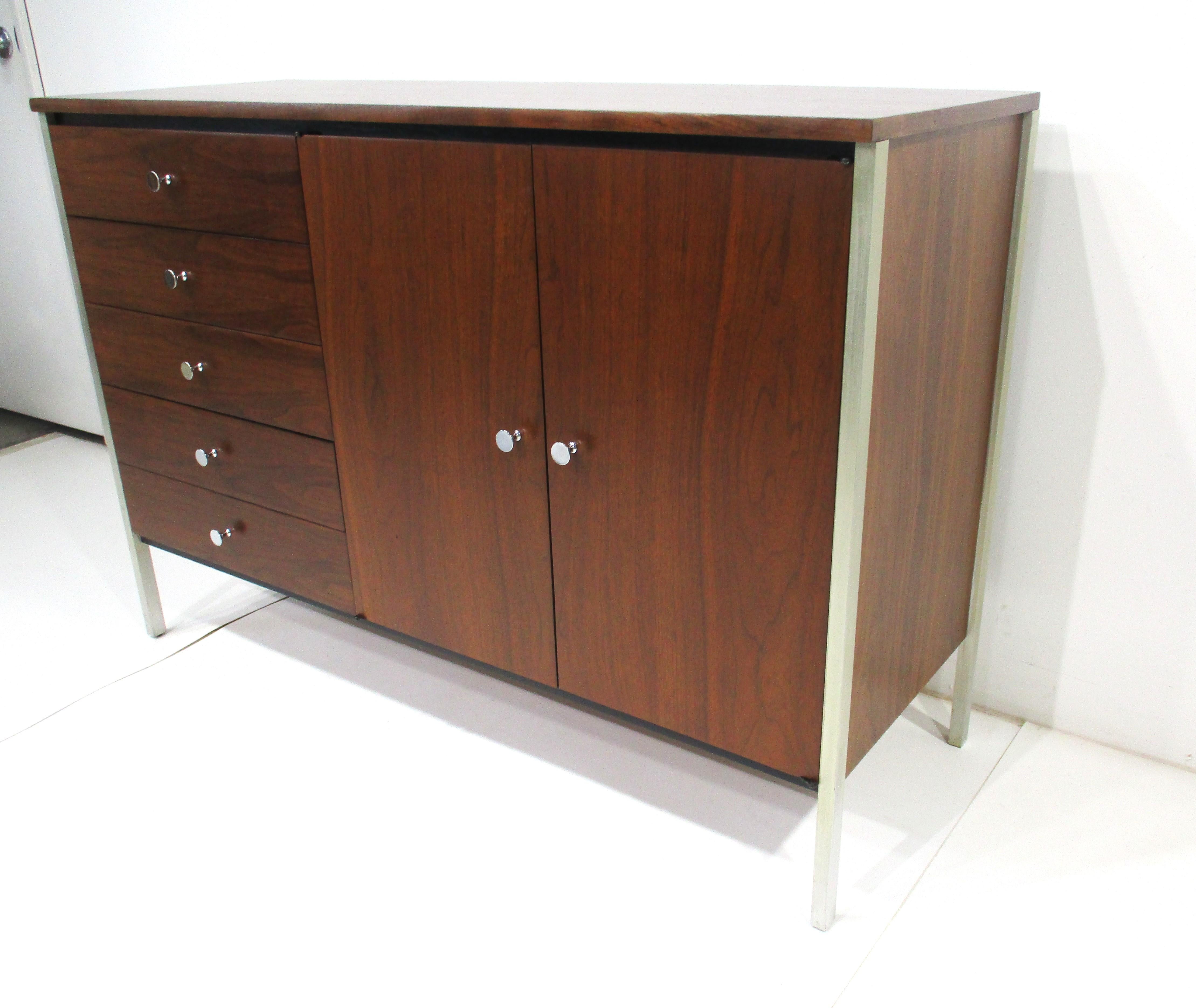 Paul McCobb Walnut Cabinet for H. Sacks & Sons Connoisseur Collection  In Good Condition For Sale In Cincinnati, OH