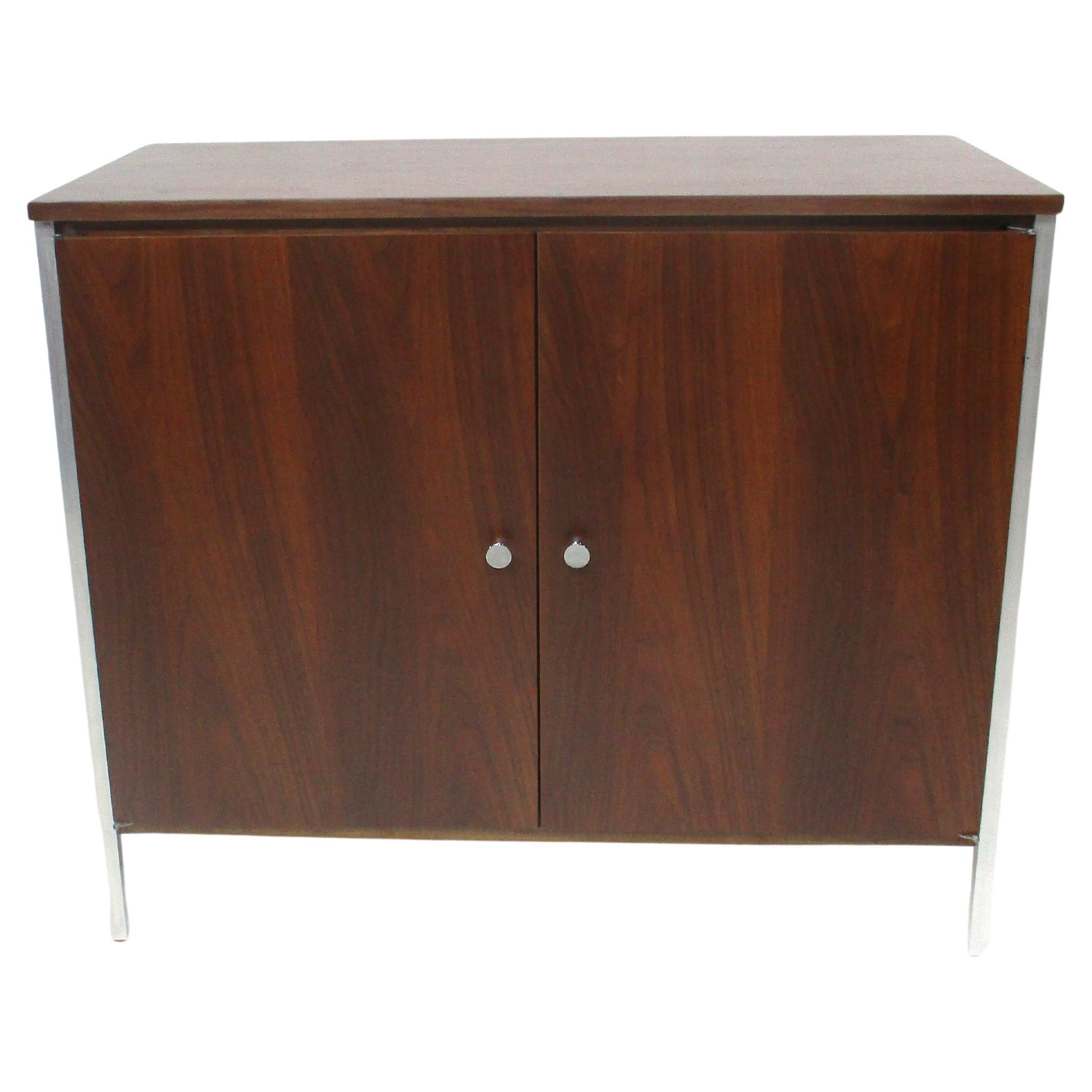 Paul McCobb Schrank aus Nussbaumholz für H. Sacks & Sons Connoisseur Collection