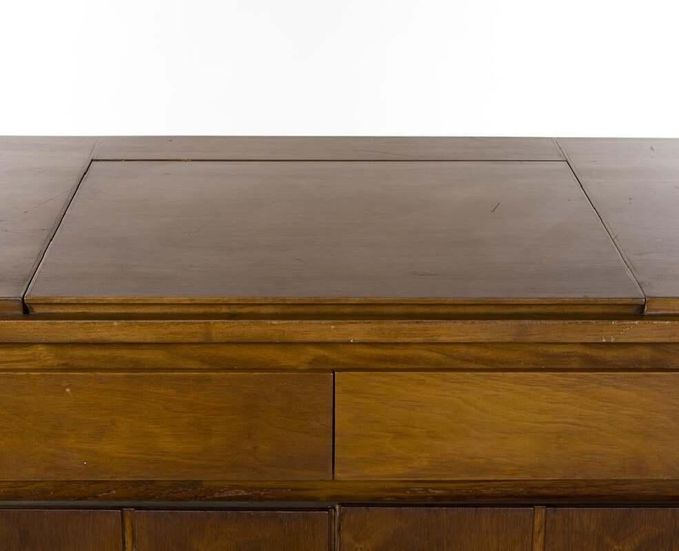 American Paul McCobb Walnut Gentleman's Chest, circa 1960s For Sale