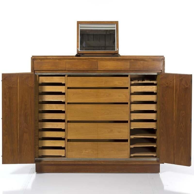 Paul McCobb Walnut Gentleman's Chest, circa 1960s In Fair Condition For Sale In New York, NY