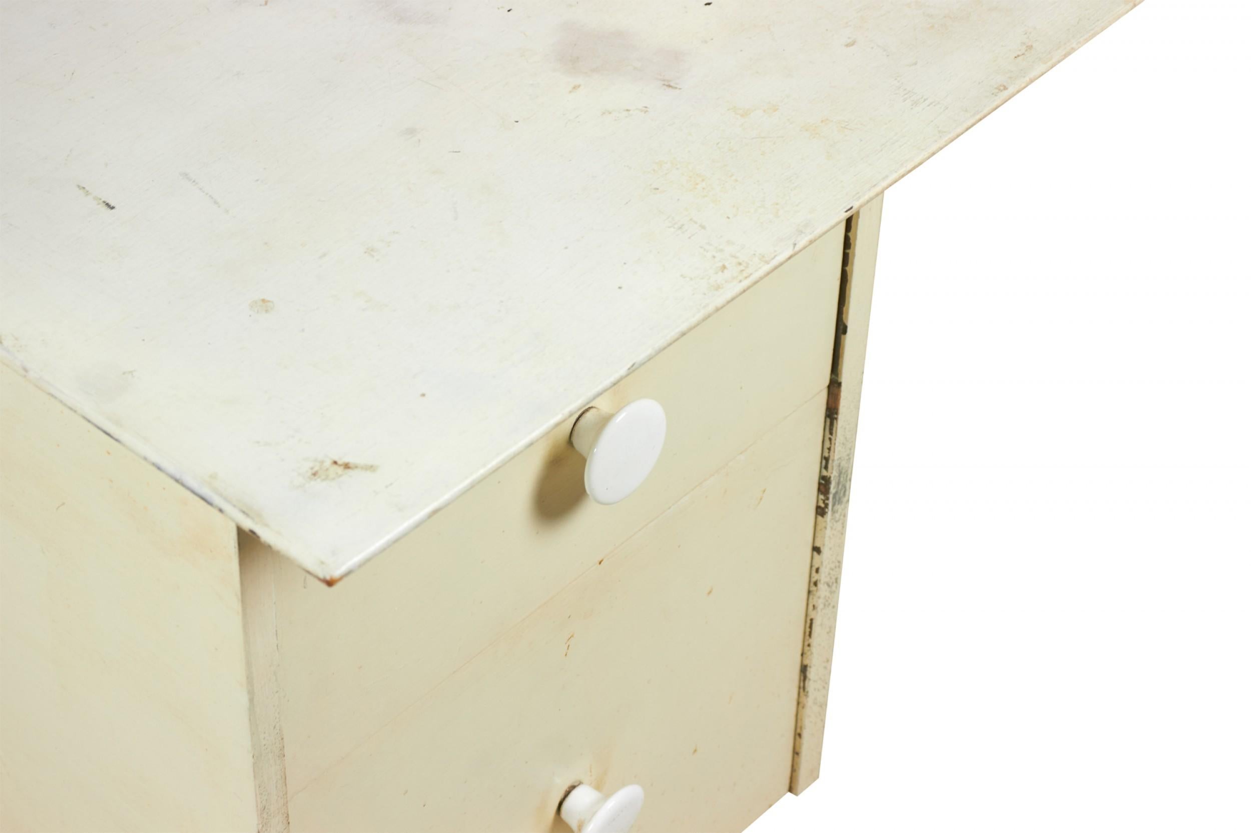 Paul McCobb White Finish Wooden Student Desk 'Model 1560' For Sale 4
