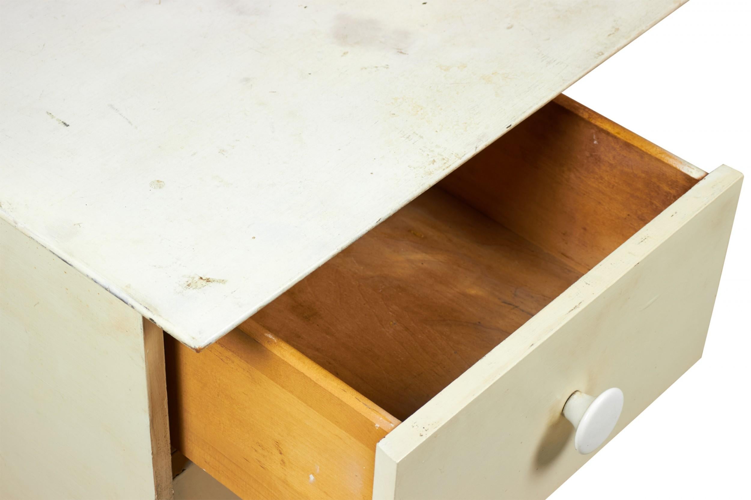 Paul McCobb White Finish Wooden Student Desk 'Model 1560' For Sale 4