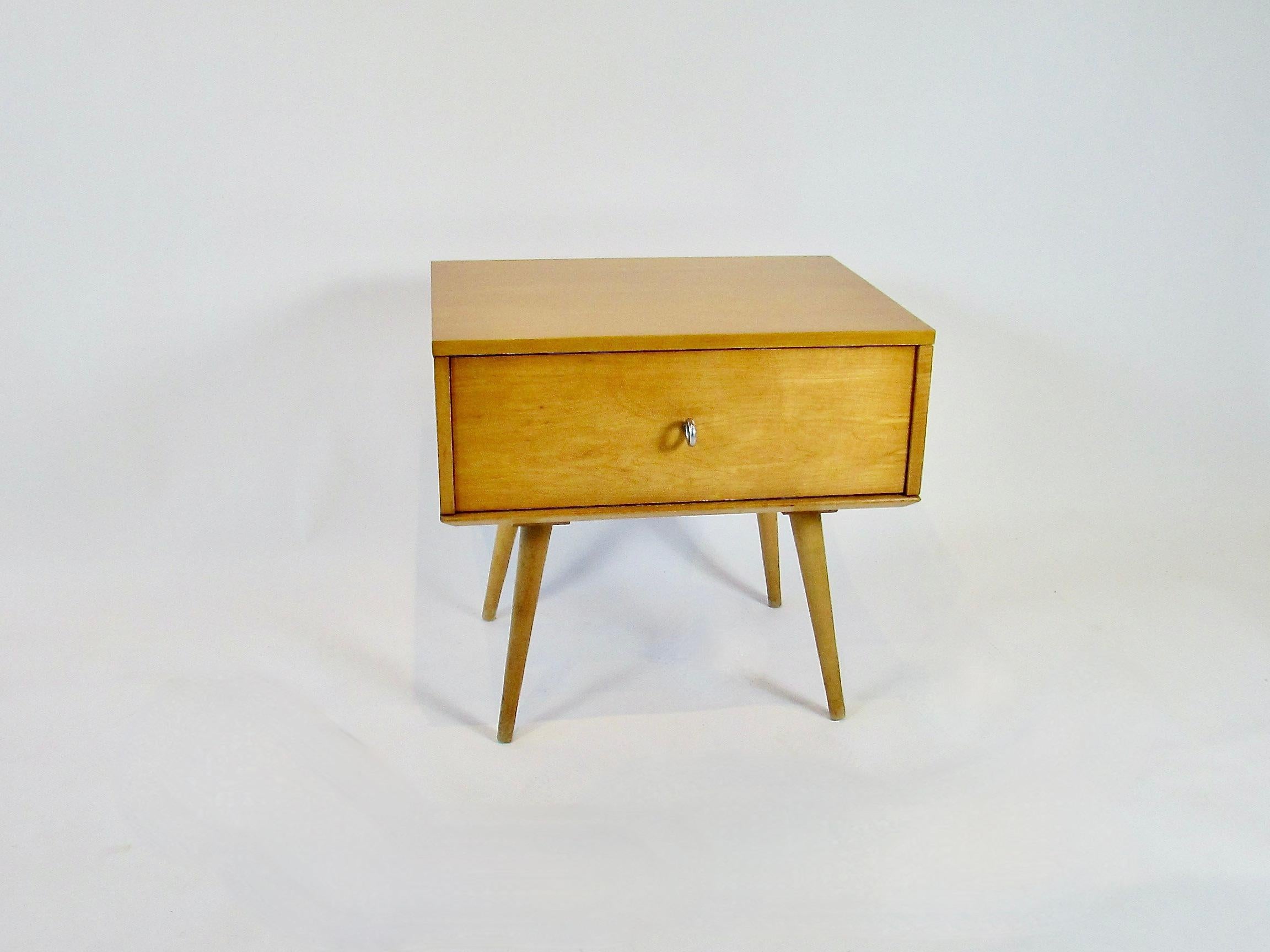 Paul McCobb designed one drawer cabinet on bench for Winchendon Furniture in Mass. This would work as a side table in bed room or living room . Part of the large Planner group collection Introduced in the early 1950s . Planner group being a