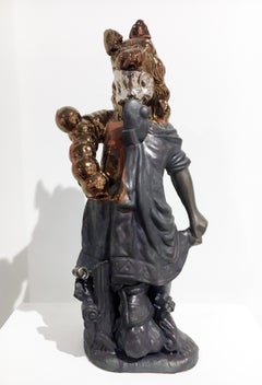 Sculpture contemporaine en faïence avec lustre et glaçure dorés