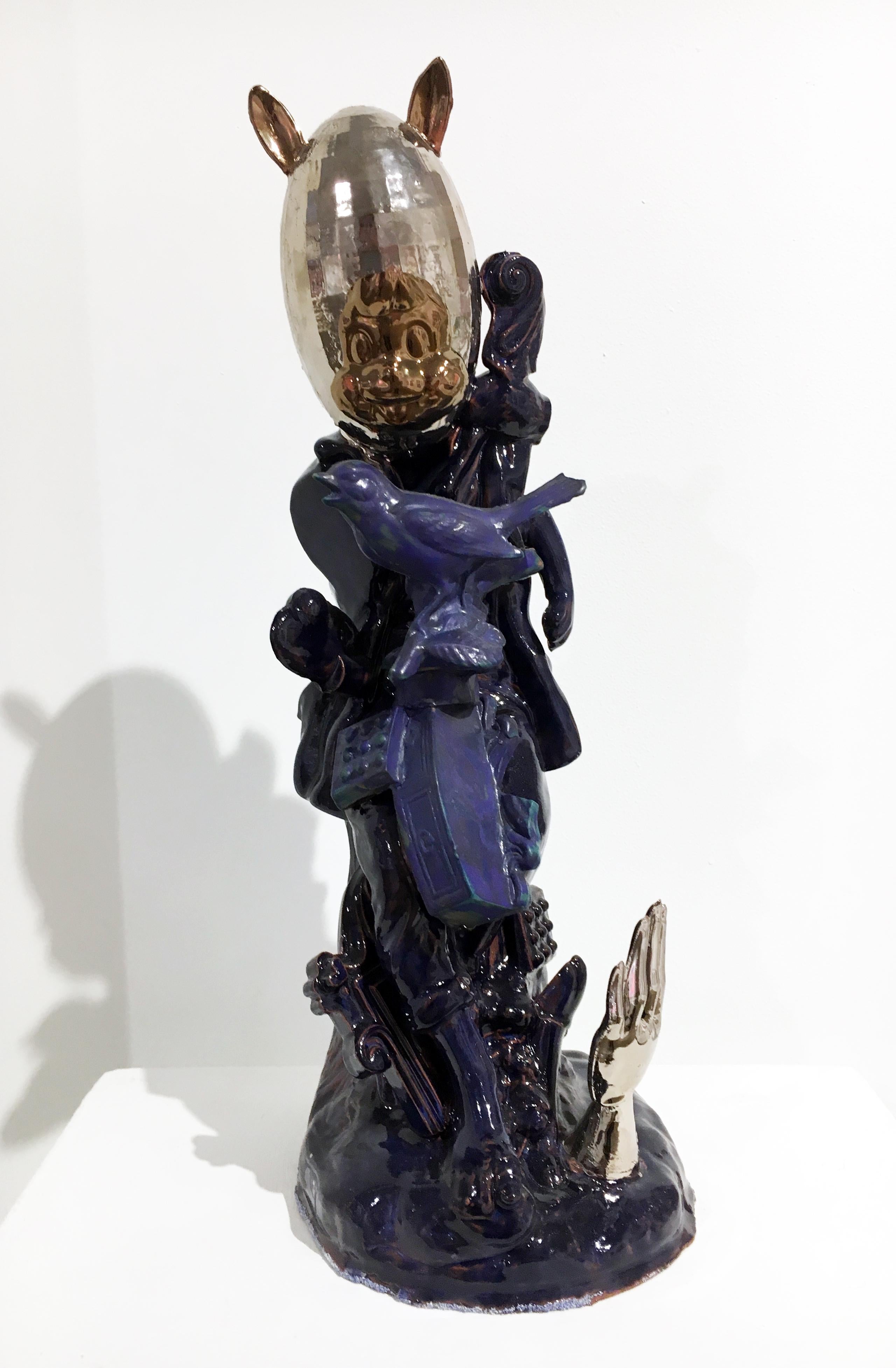 Sculpture contemporaine en porcelaine et faïence avec glaçure et lustre - Gris Figurative Sculpture par Paul McMullan