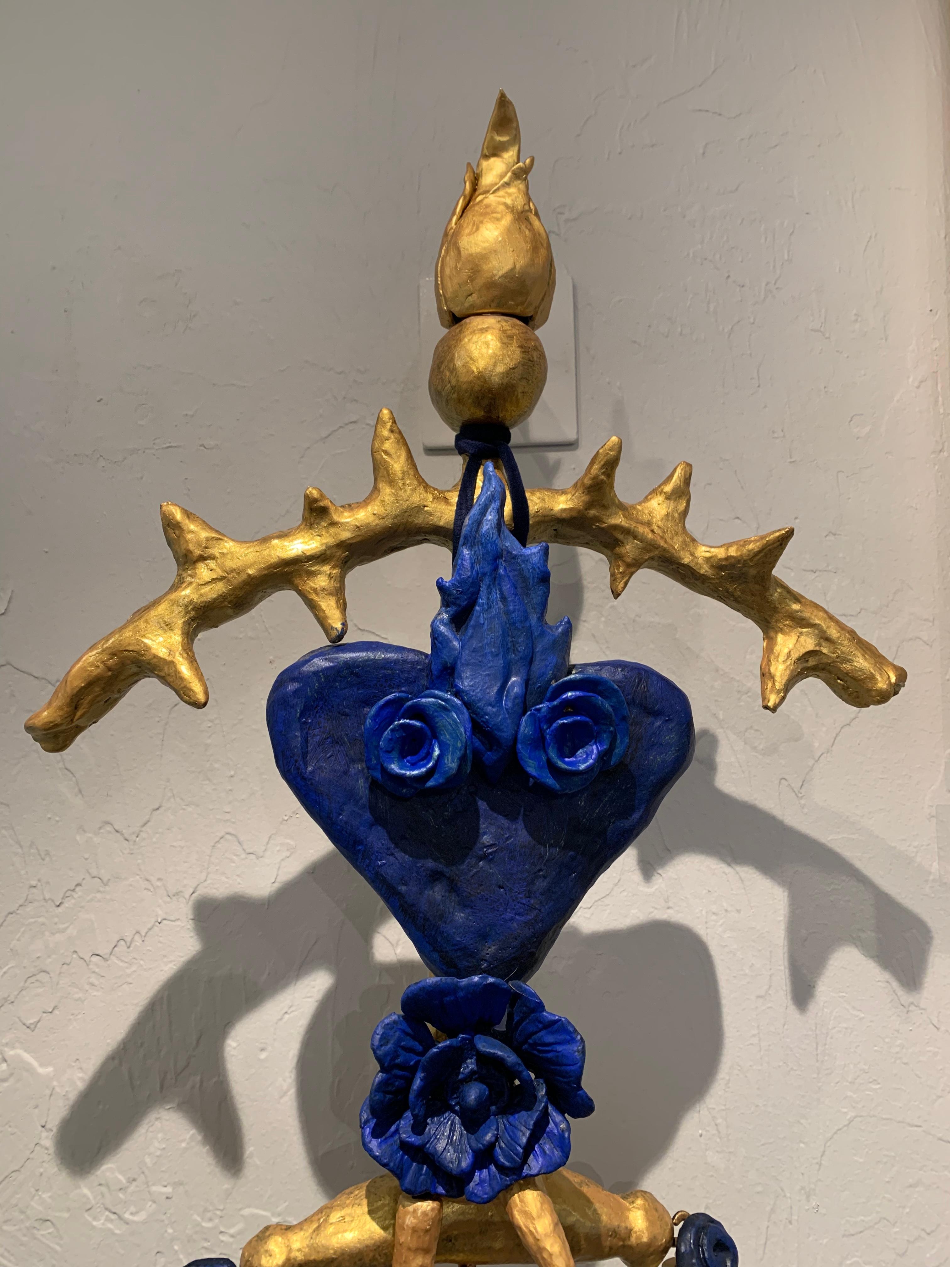 Mein blaues Herz – Sculpture von Paul Medina 